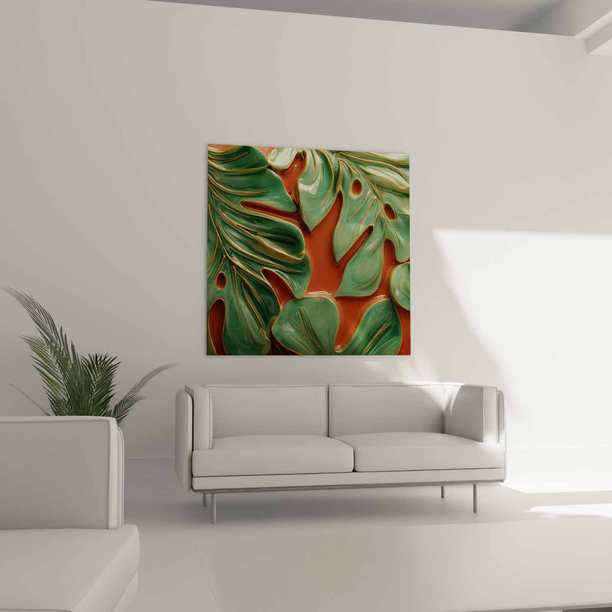 Feuillage vert émeraude et ocre terracotta à l'aspect émaillé, au-dessus d'un canapé dans un salon lumineux