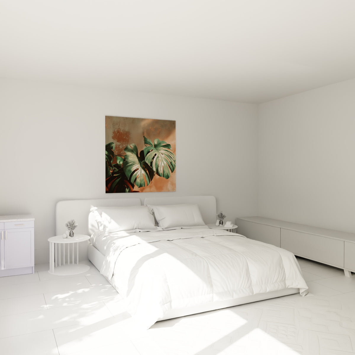 Feuilles de monstera vert et orangé accrochées au-dessus d'un lit dans une chambre claire