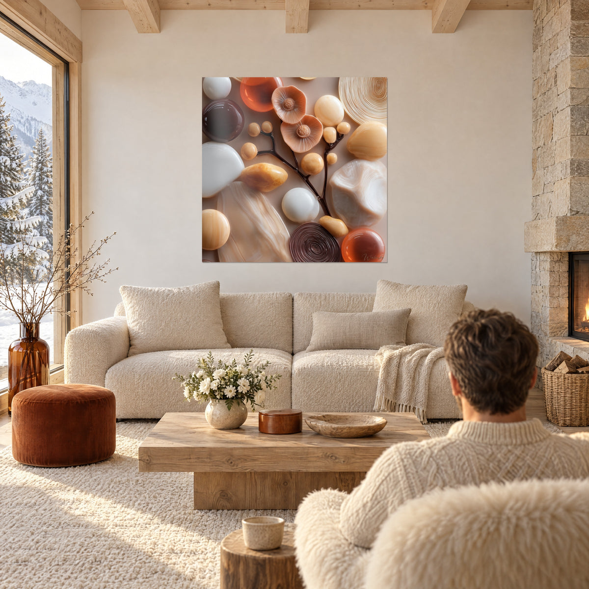 Tableau galets sculptés ocre et brun chocolat, champignons rose pâle sur branche sombre, au-dessus d'un canapé dans un salon lumineux