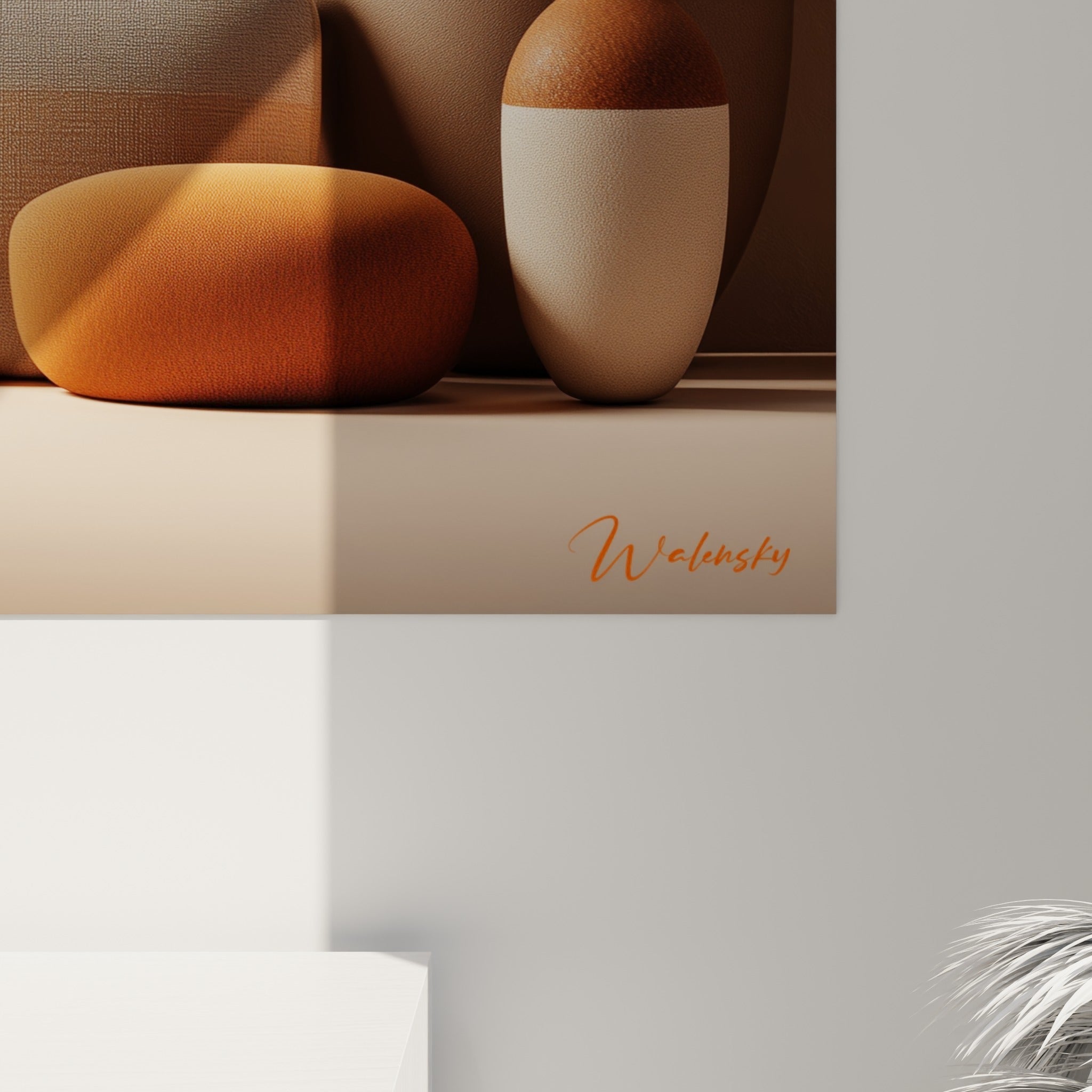 Grain mat de la céramique terracotta et reflets satinés du vase brun, coulures de lumière diagonale