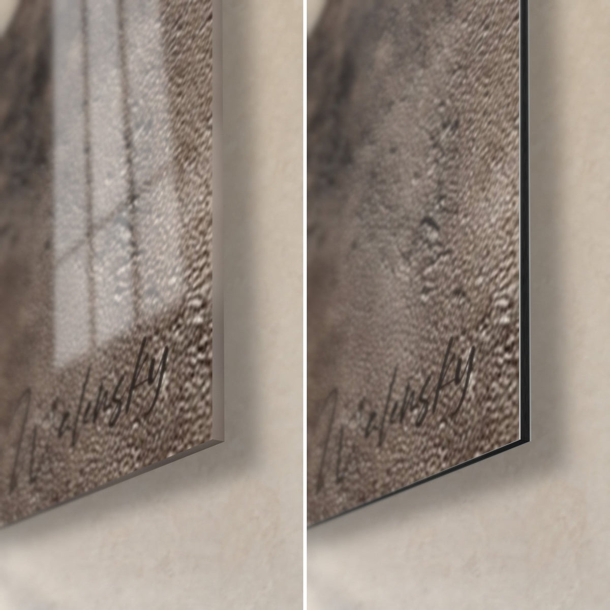 Gemälde mit erhabenen Kieseln in Weiß und Rost, untere rechte Ecke, glänzendes Acrylglas mit Reflexen, mattes Dibond, 3 mm Kante