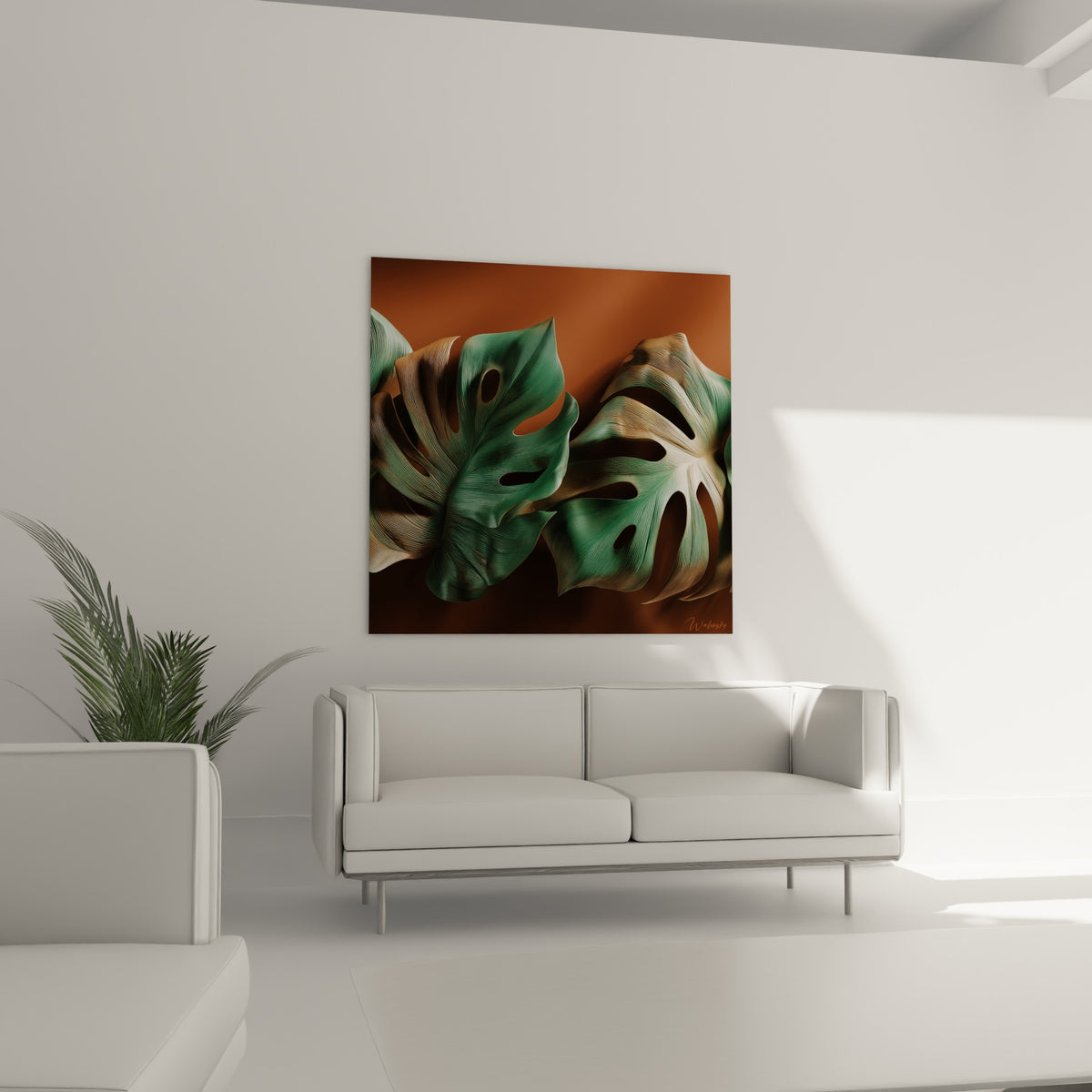 Monstera texturé aux teintes vertes et terracotta déployé au-dessus d'un canapé dans un salon lumineux