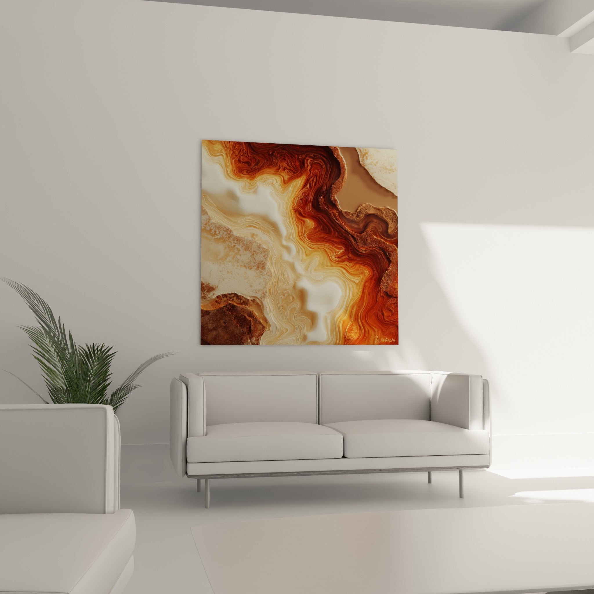 Motif minéral ocre et cuivré accroché au-dessus d'un canapé dans un salon lumineux