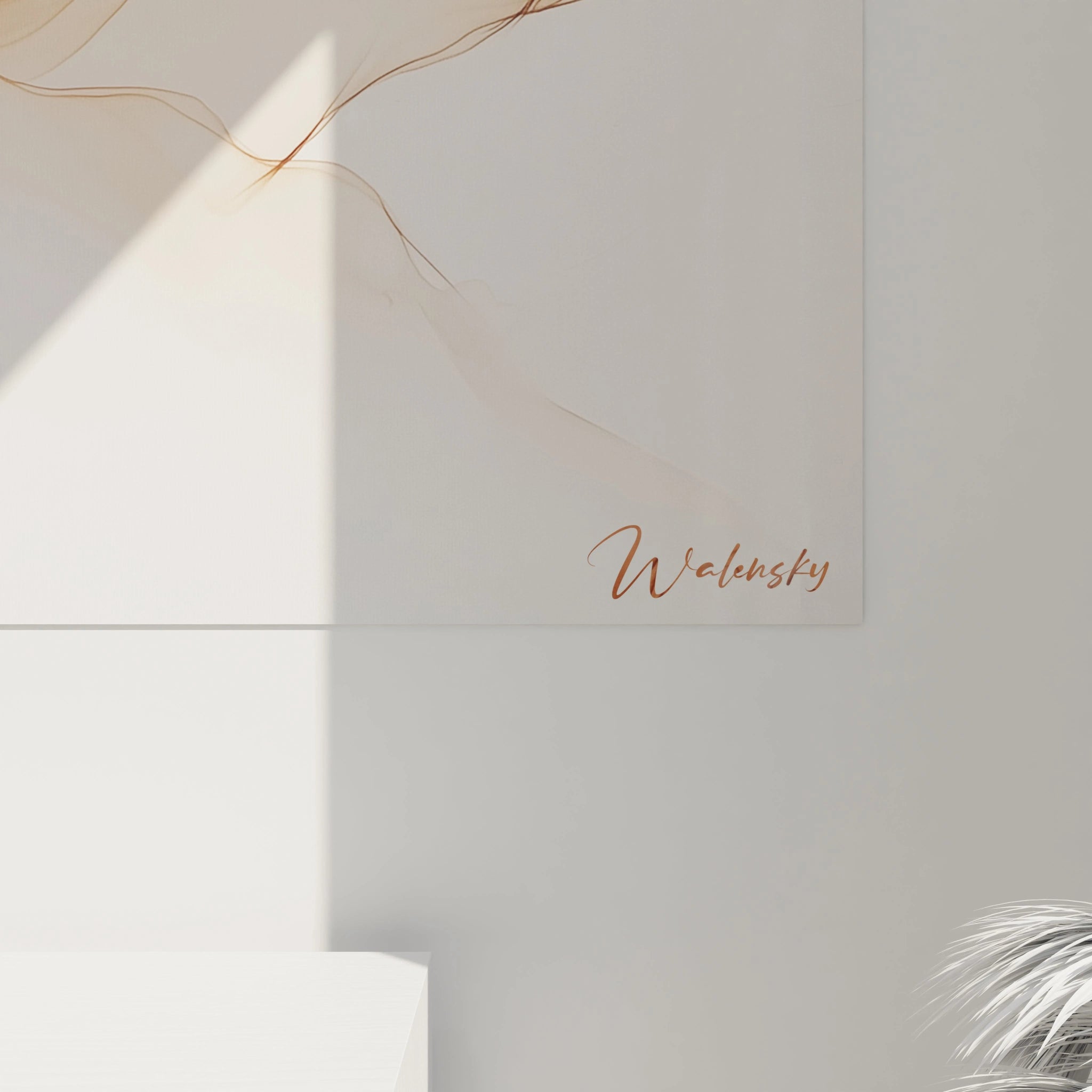 Tableau terracotta nature aux mouvements sinueux en marron et beige, avec une texture visuelle légère et diffuse sur un fond neutre, créant un effet de fluidité organique.