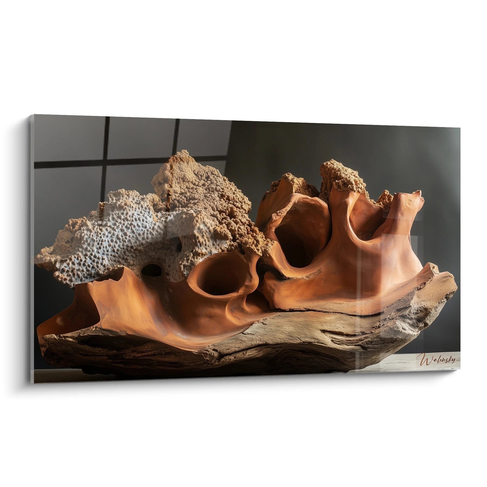 Un tableau terracotta nature représentant une composition de formes organiques en argile, avec des tons de marron, beige et orange. Les textures montrent des reliefs irréguliers et une surface lisse par endroits.