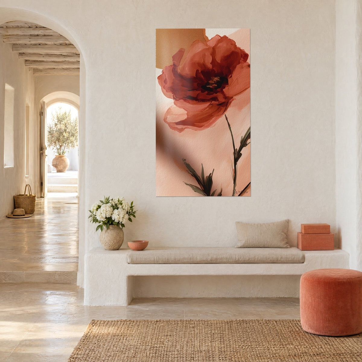 Tableau fleur de pavot aquarellée, corolle corail et cœur noir, disque ocre en haut, vue de trois-quarts dans une niche blanche arquée