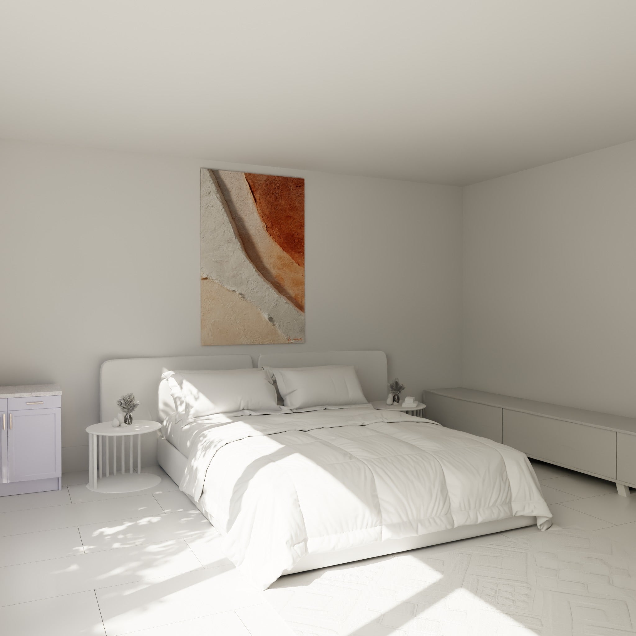 Bandes minérales blanches et terracotta au-dessus d'un lit dans une chambre claire, relief marqué