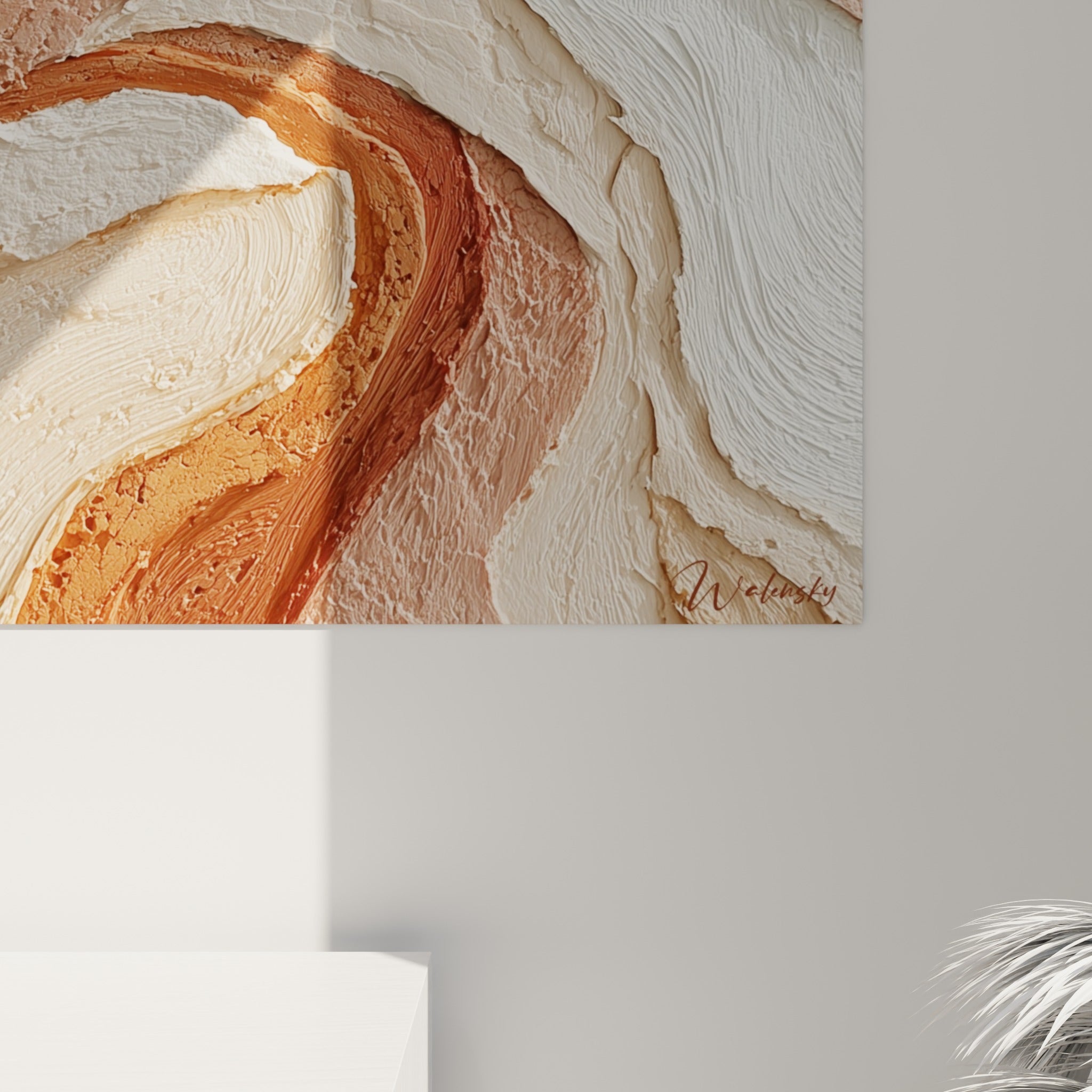 Empâtements épais révélant des reliefs ocre, brun rouille et blanc crème aux sillons profonds et lumineux