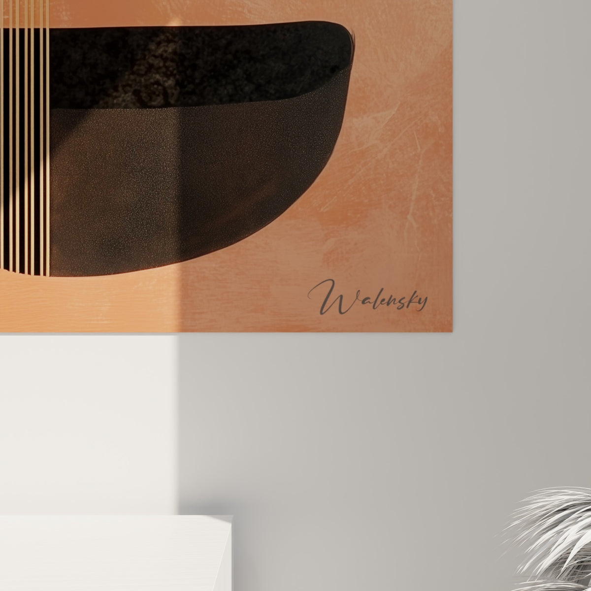 Grain texturé du fond terracotta et lignes beige fines se détachant nettement des masses noires empilées