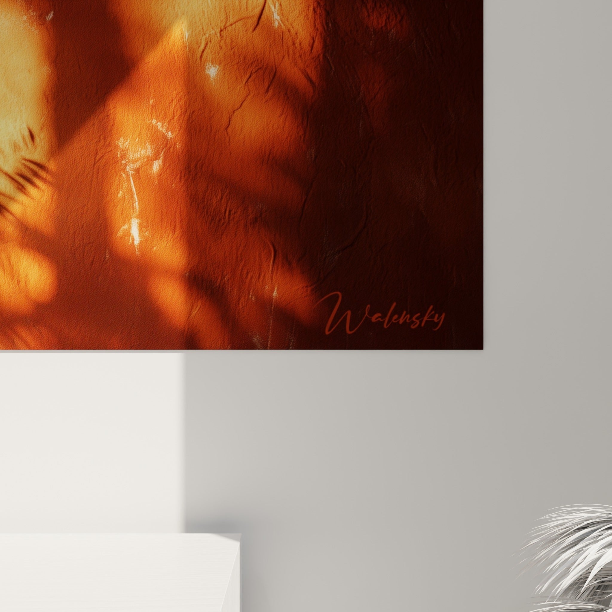 Grain de la toile révélant les nuances brun profond et orange brûlé du crépi éclairé