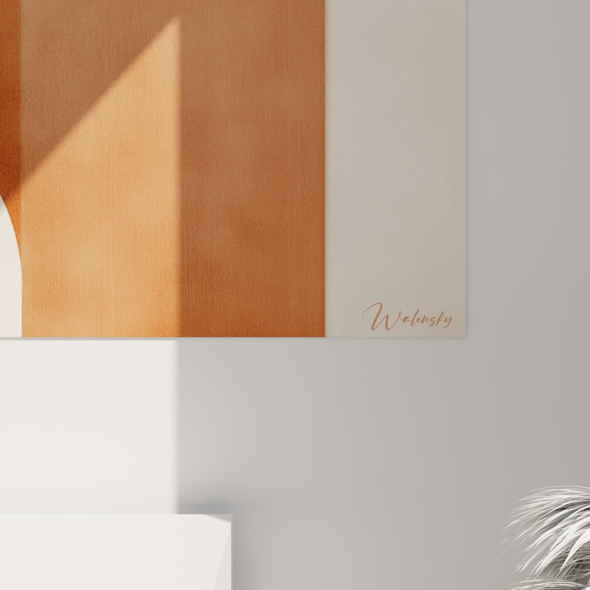 Grain texturé révèle les nuances terracotta et beige se fondant à la surface de cette œuvre encadrée
