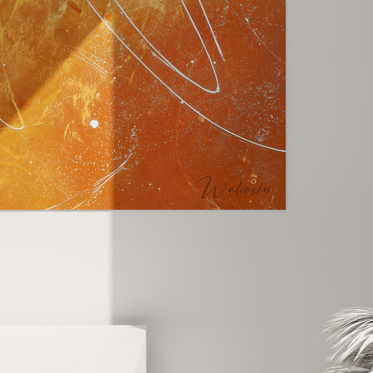 Grain texturé et éclats blancs sur surface terracotta oxydée, matière dense et coulures visibles de près
