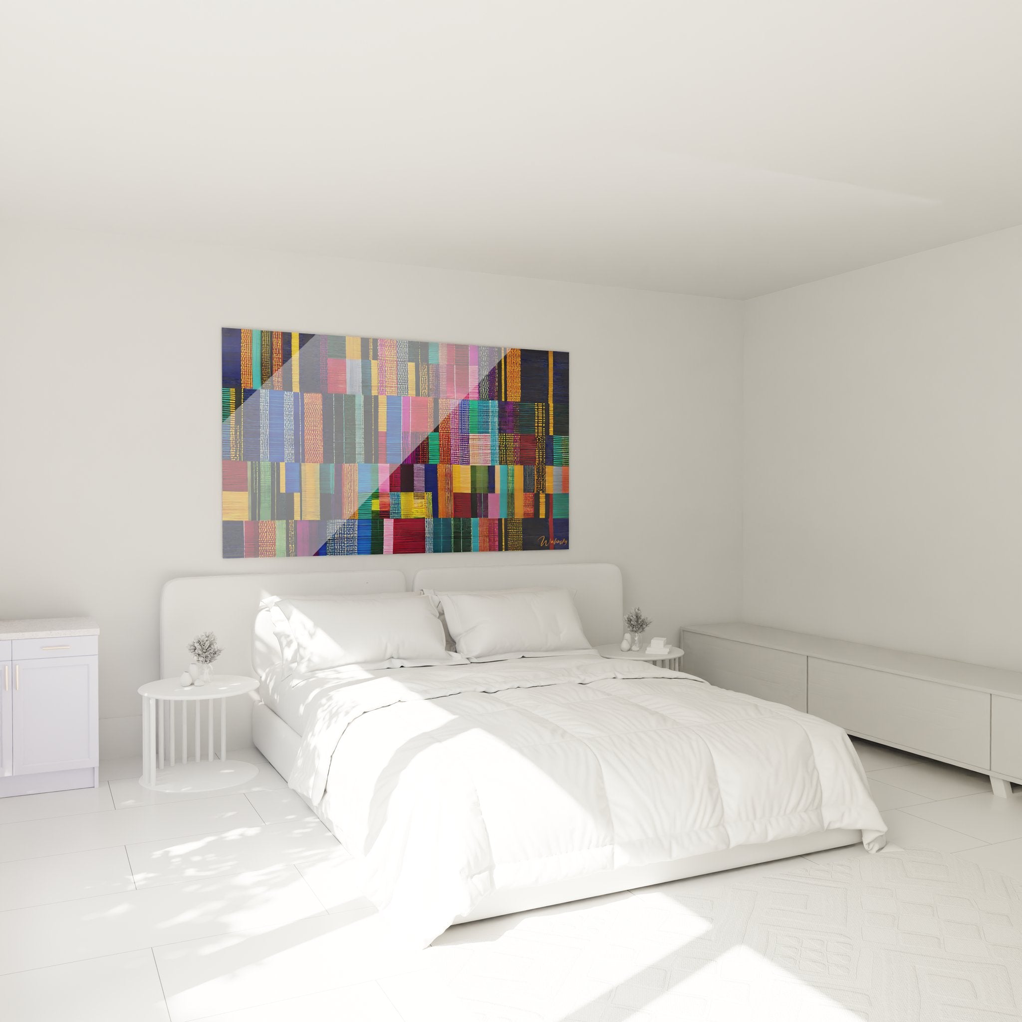 Tableau patchwork africain coloré installé dans une chambre moderne avec décoration ethnique