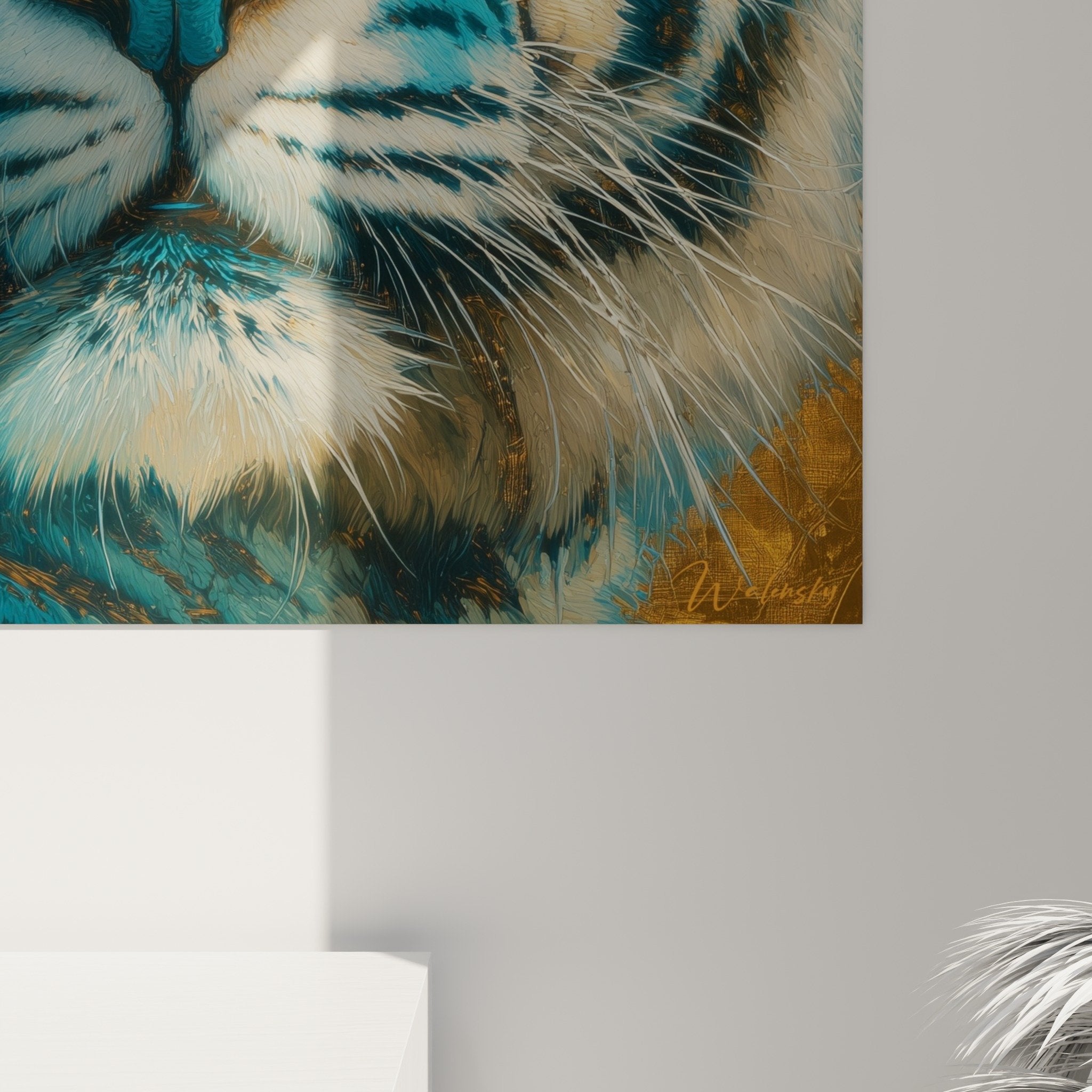 Vue ensemble tableau tigre bleu dore accroche mur salon decoration interieur moderne portrait felin artistique