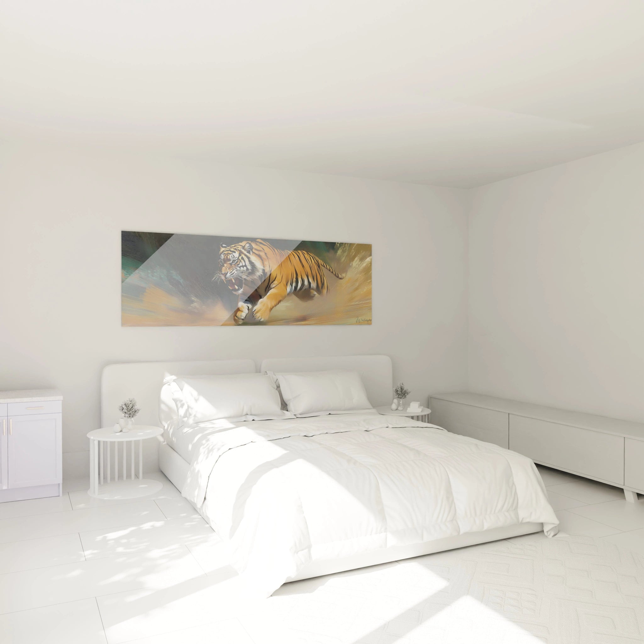Tableau tigre Walensky accroché au-dessus d'un lit double dans une chambre blanche moderne