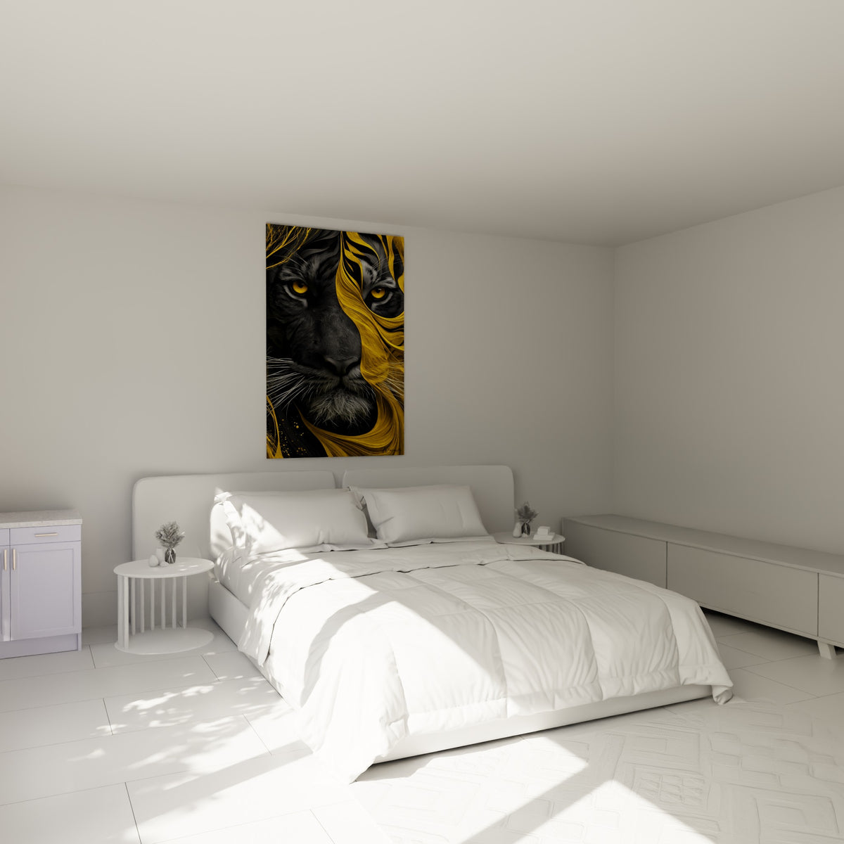 Félin fauve aux yeux dorés, contraste noir et jaune flamboyant, au-dessus d'un lit dans une chambre claire