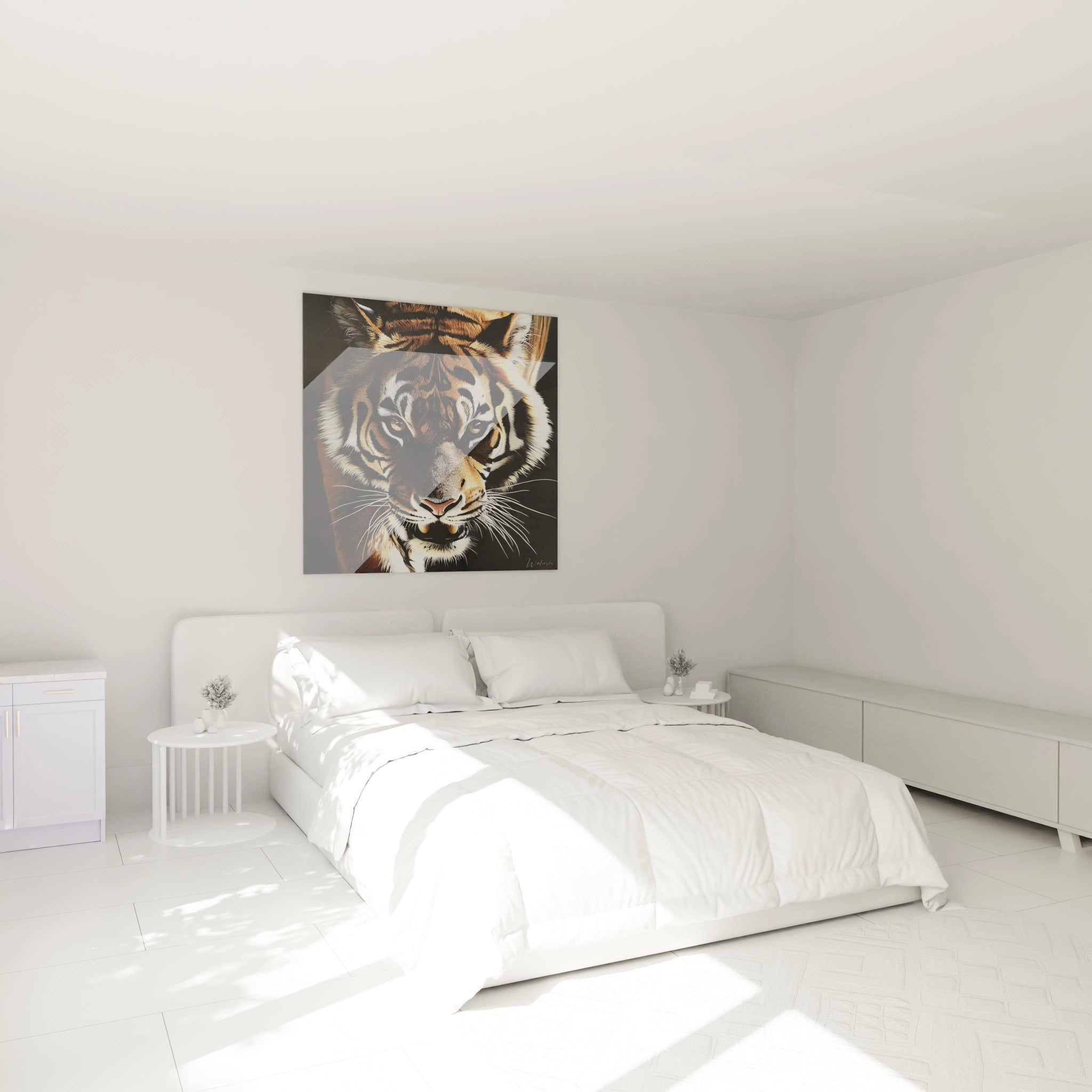 Tableau tigre Walensky accroché au mur dans une chambre lumineuse et minimaliste avec lit blanc