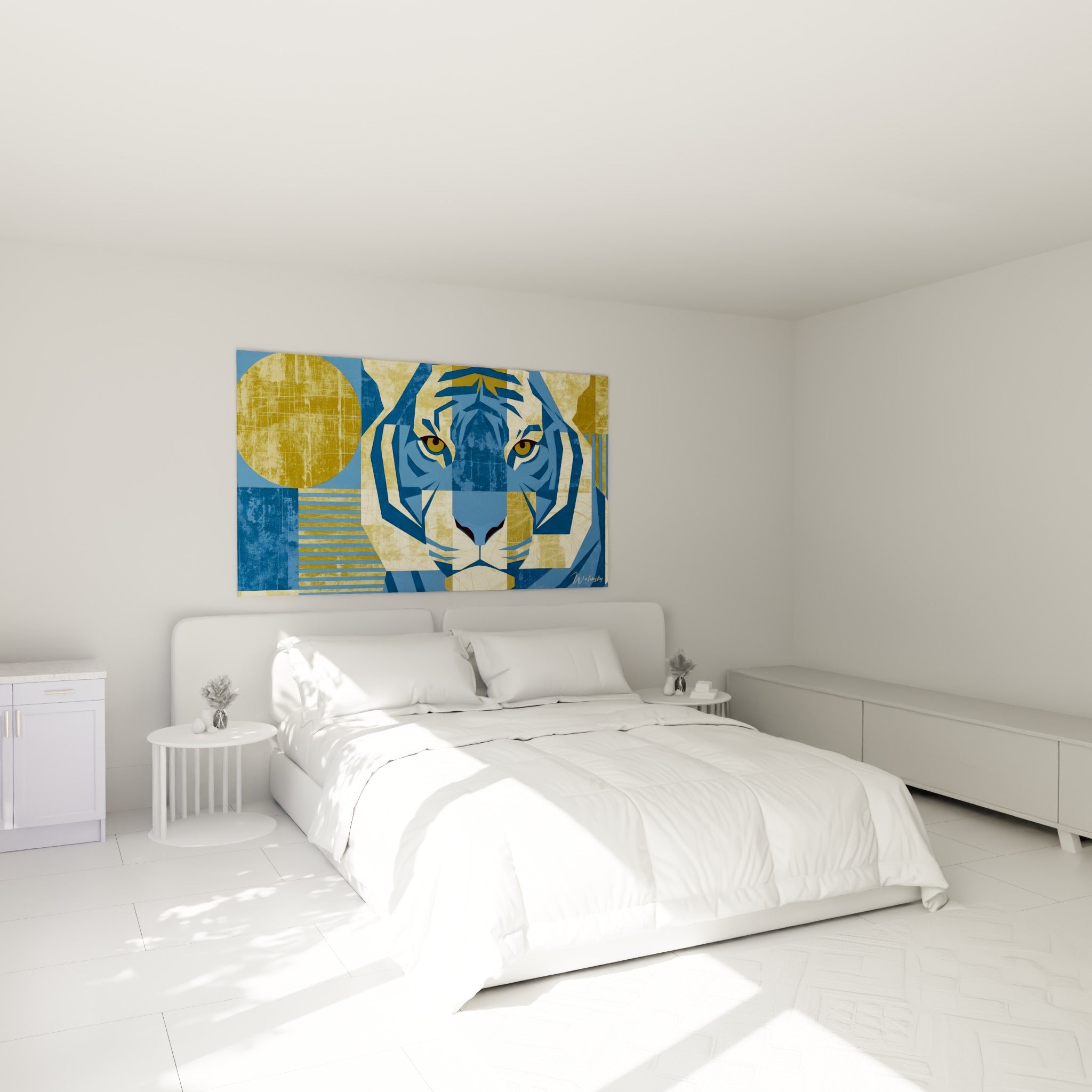 Félin fragmenté en bleu et ocre, yeux perçants, accroché au-dessus d'un lit dans une chambre claire