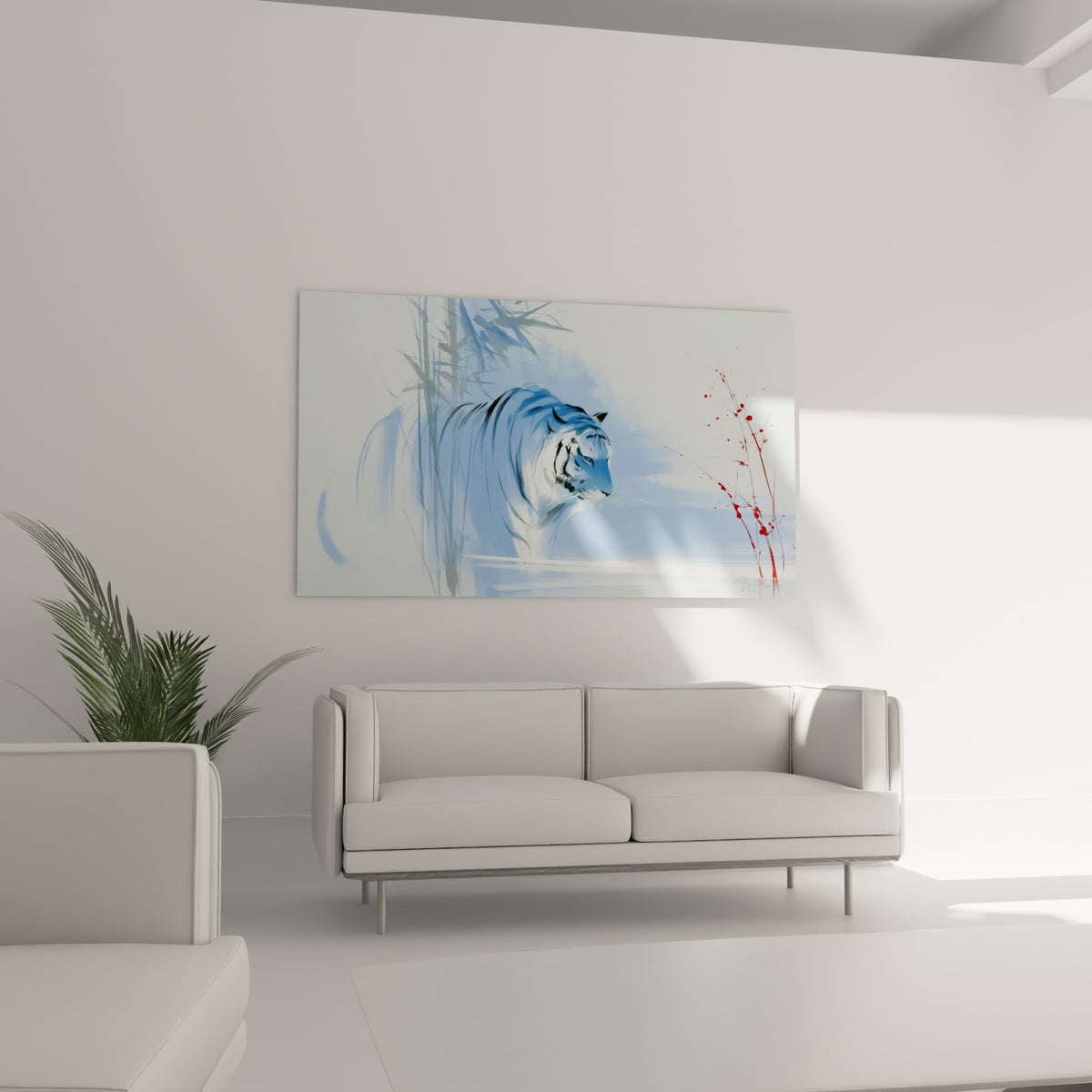 Fauve estompé en bleu et gris, touches rouges vives, suspendu au-dessus d'un canapé dans un salon lumineux