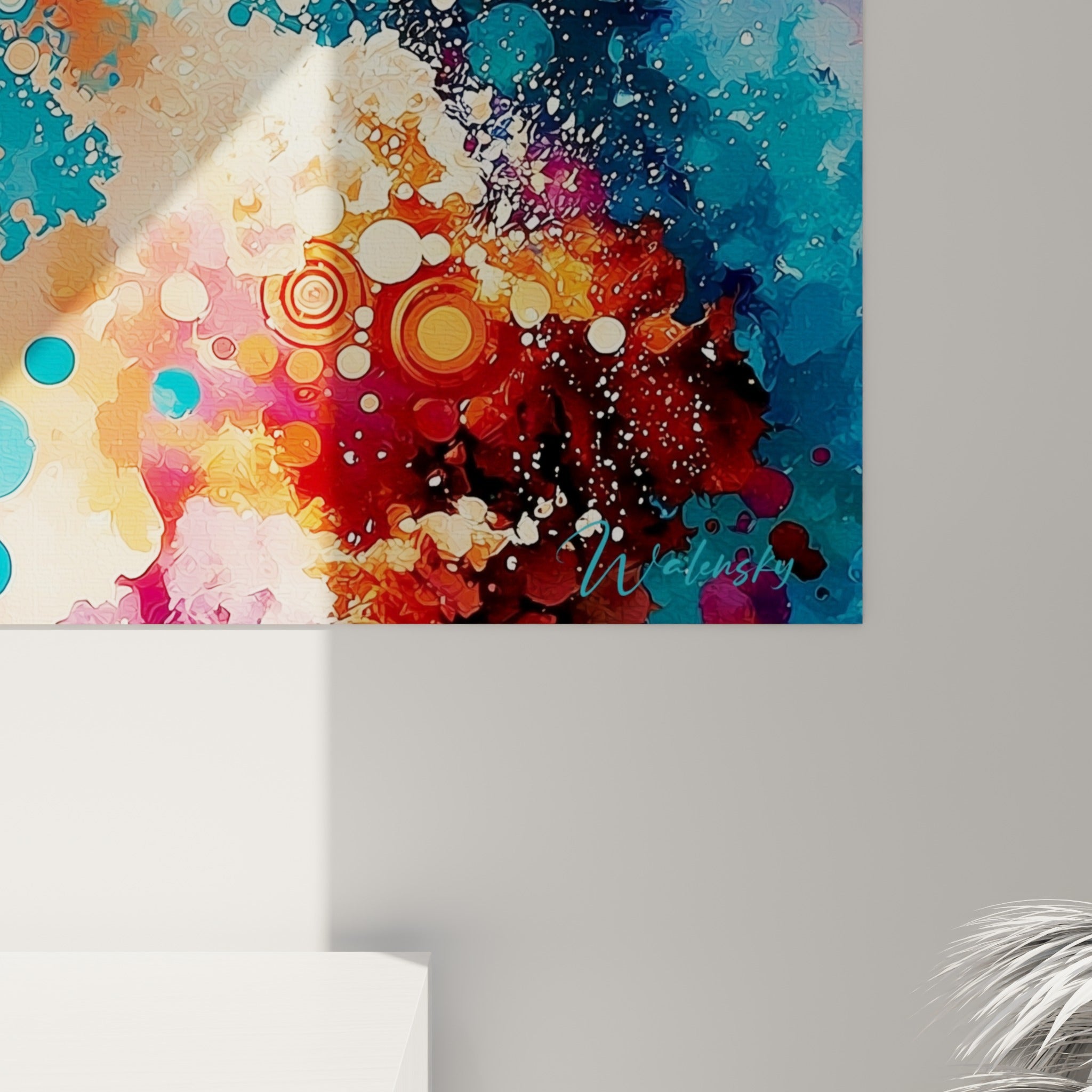 Empâtements de peinture bleu turquoise et orange se fondant en bulles et coulures près de l'œil du tigre