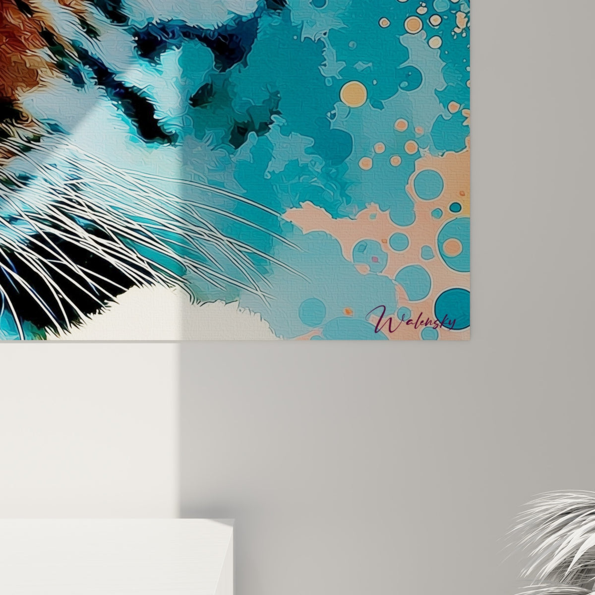 Empâtements turquoise et bulles orangées se mêlant aux rayures brunes du tigre, matière picturale texturée en gros plan