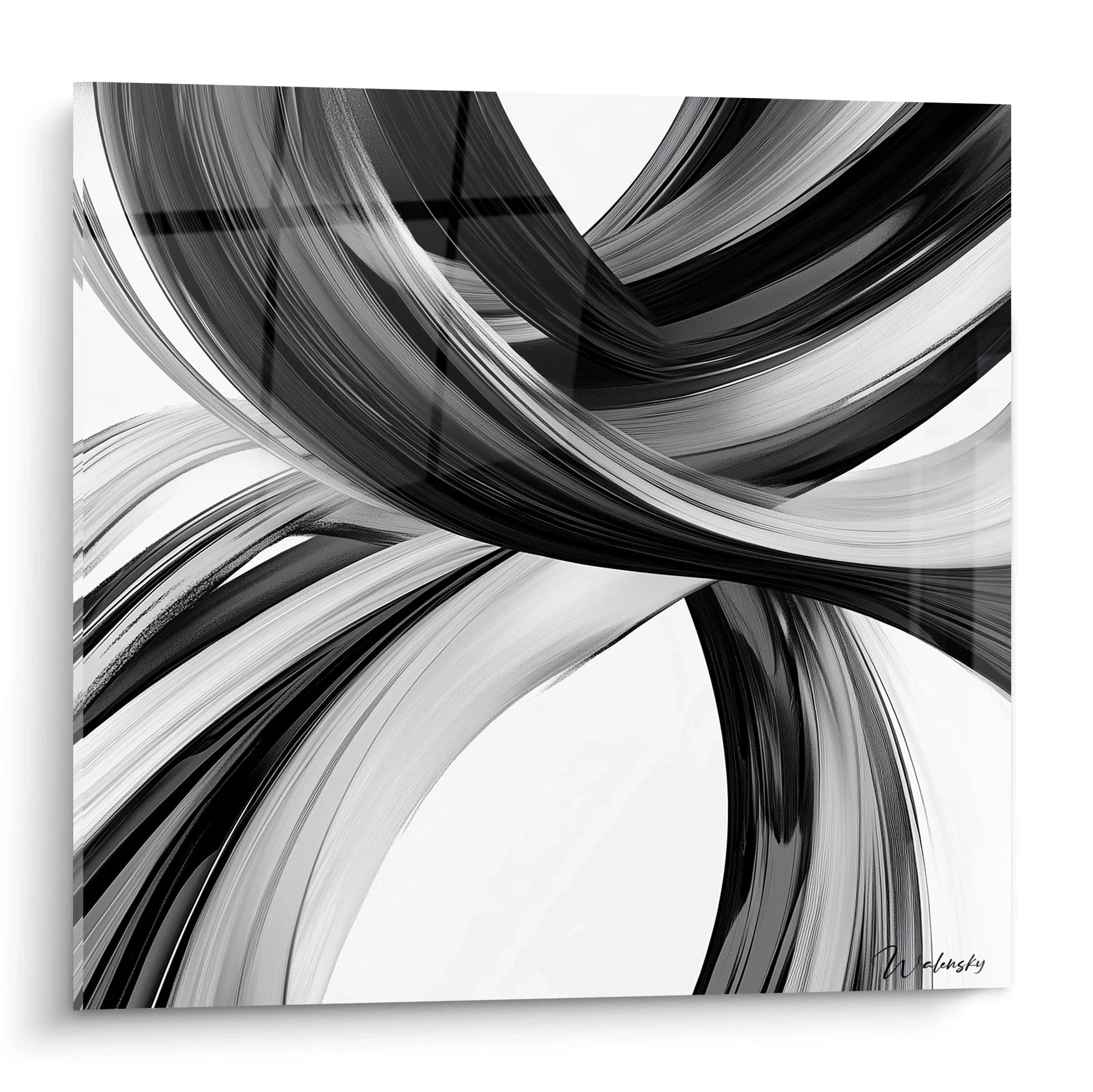 Un tableau rayures noir et blanc aux lignes fluides et entrelacées, composé de courbes dynamiques qui s'entrecroisent avec élégance. Les textures varient entre traits lisses et zones plus texturées, créant un effet de mouvement continu sur fond blanc.