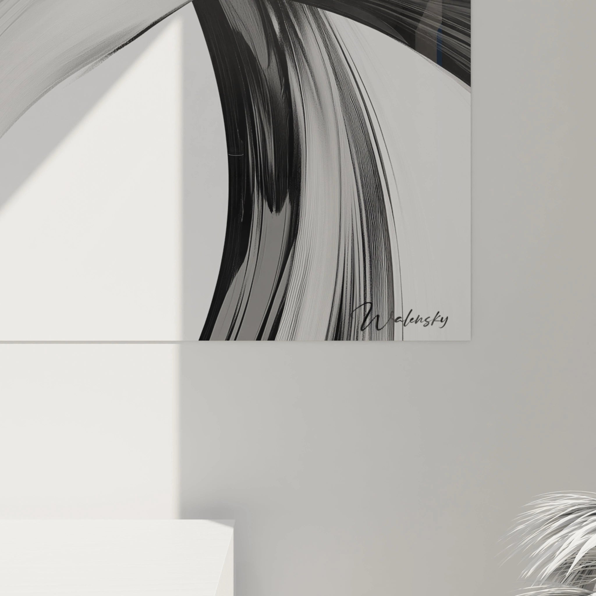 Un tableau rayures noir et blanc contemporain présentant des formes circulaires fluides qui s'entrelacent comme des rubans. La composition équilibrée alterne entre zones de forte densité graphique et espaces de respiration, offrant une harmonie visuelle malgré le mouvement suggéré.