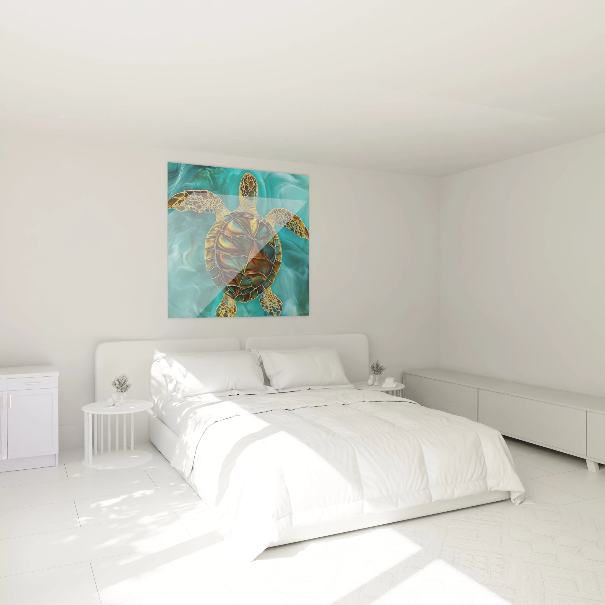Tableau tortue de mer Walensky accroché dans une chambre blanche lumineuse et moderne