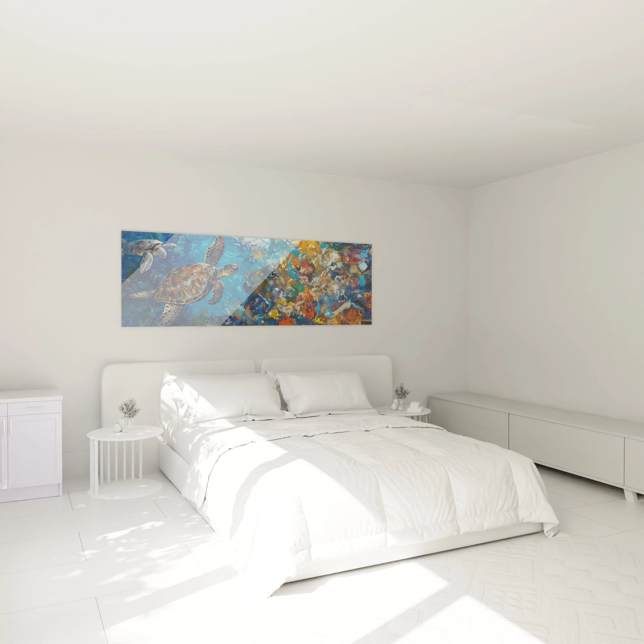 Tableau tortue de mer Walensky coloré accroché au-dessus d'un lit dans une chambre lumineuse et moderne