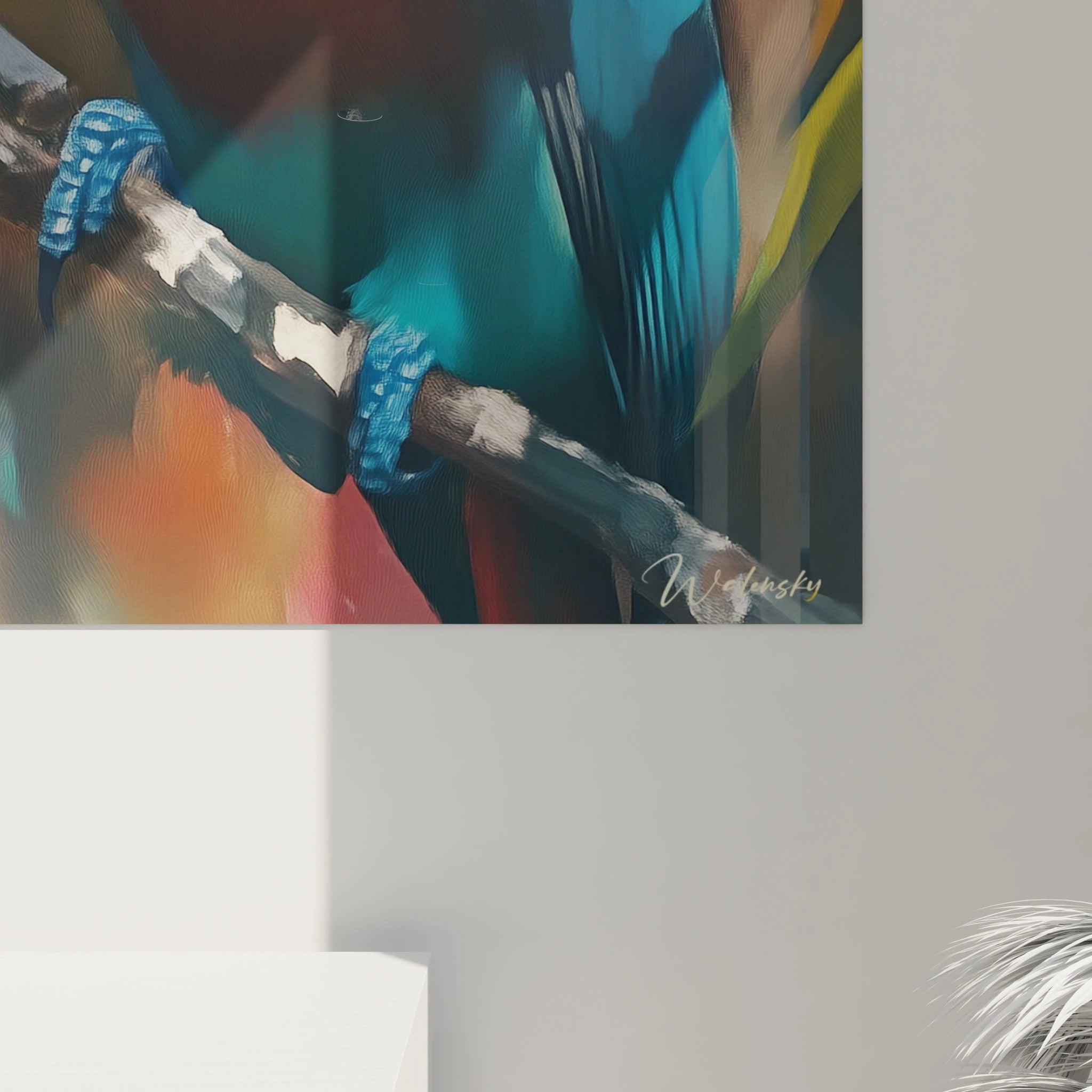 Tableau toucan coloré Walensky avec détails artistiques abstraits accroché sur mur clair