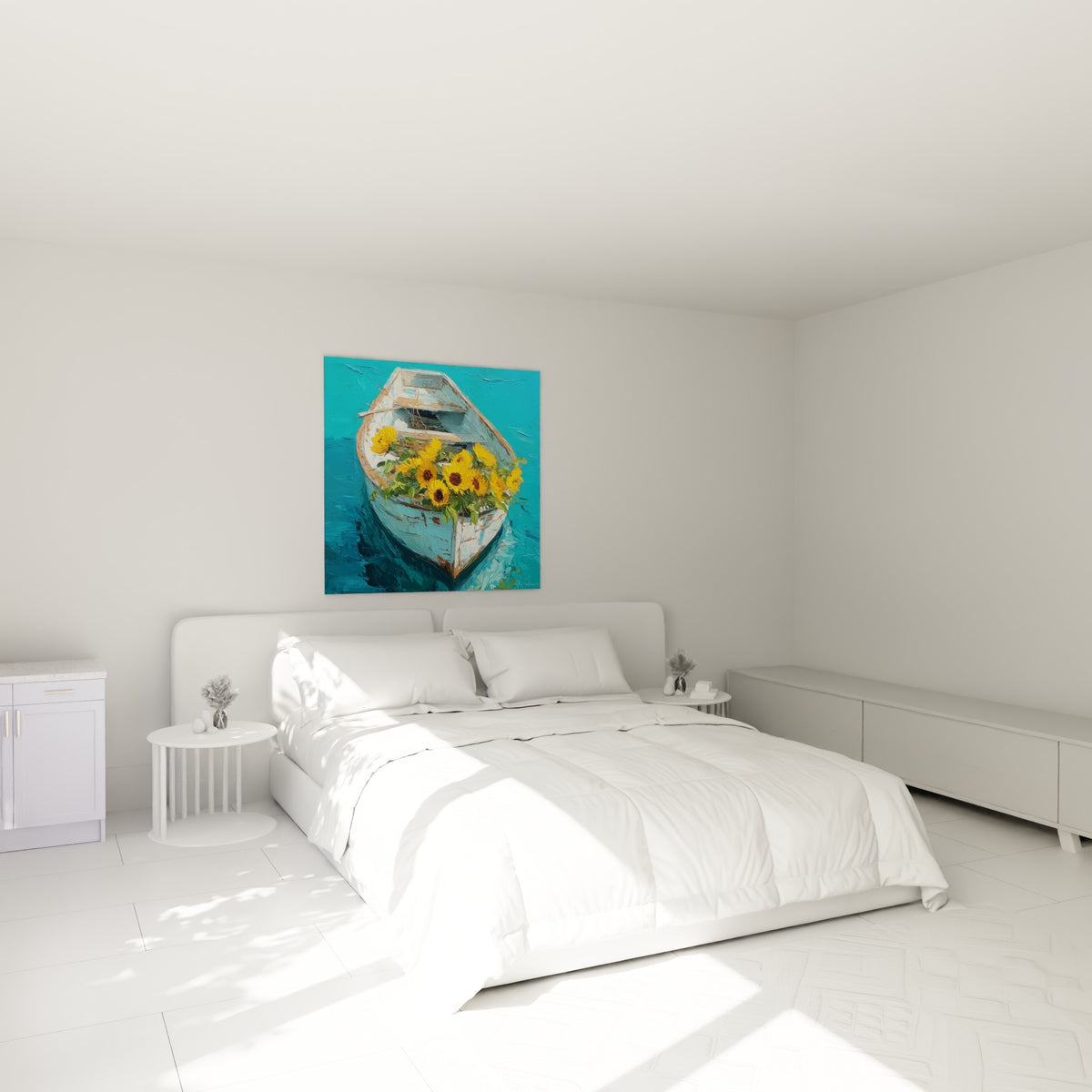 Tournesols dorés et barque écaillée blanche au-dessus d'un lit dans une chambre claire