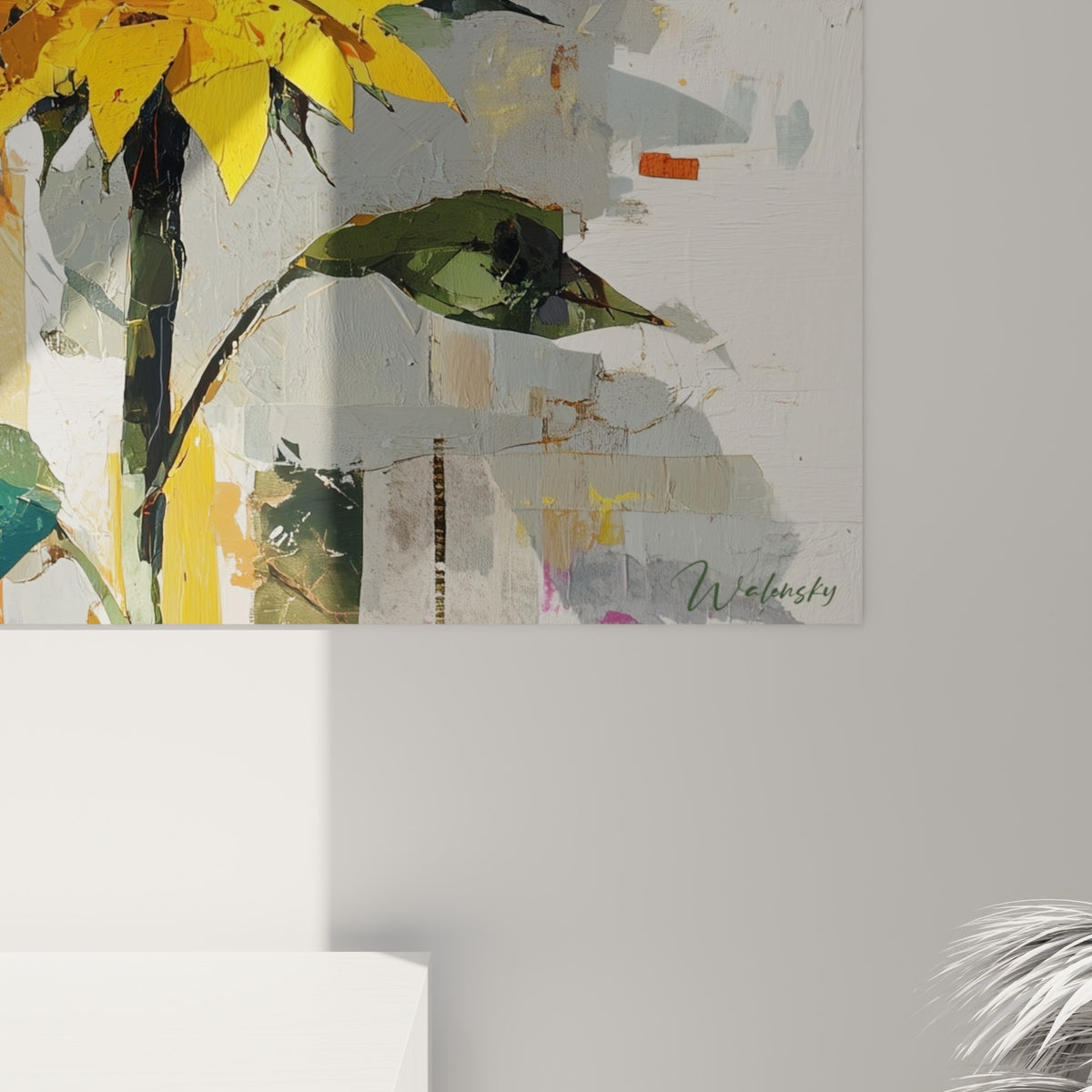 Matière granuleuse du cœur brun et bordeaux du tournesol, collage de papier jaune et orange