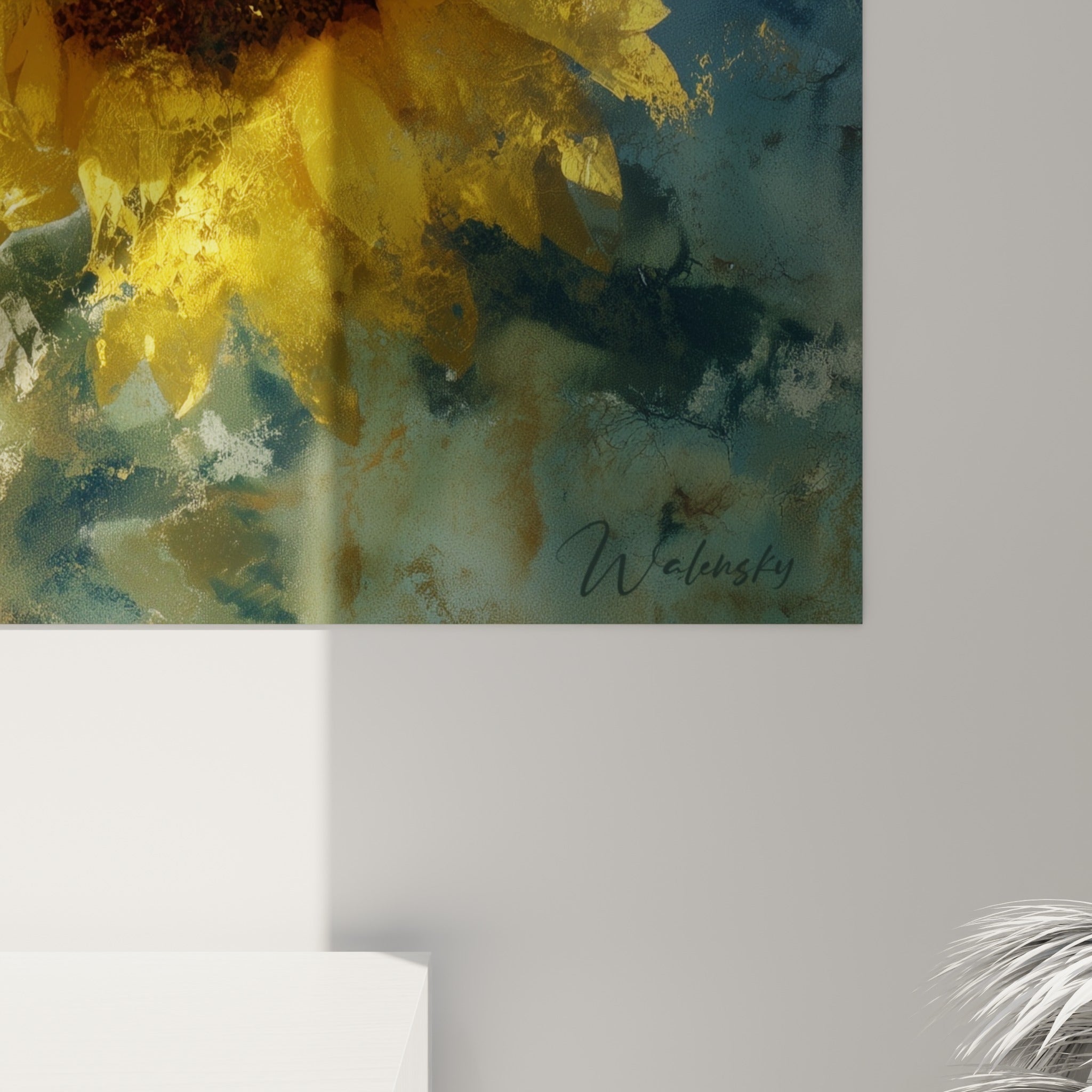 Empâtements jaunes et coulures bleutées visibles sur la toile du tableau tournesol accroché