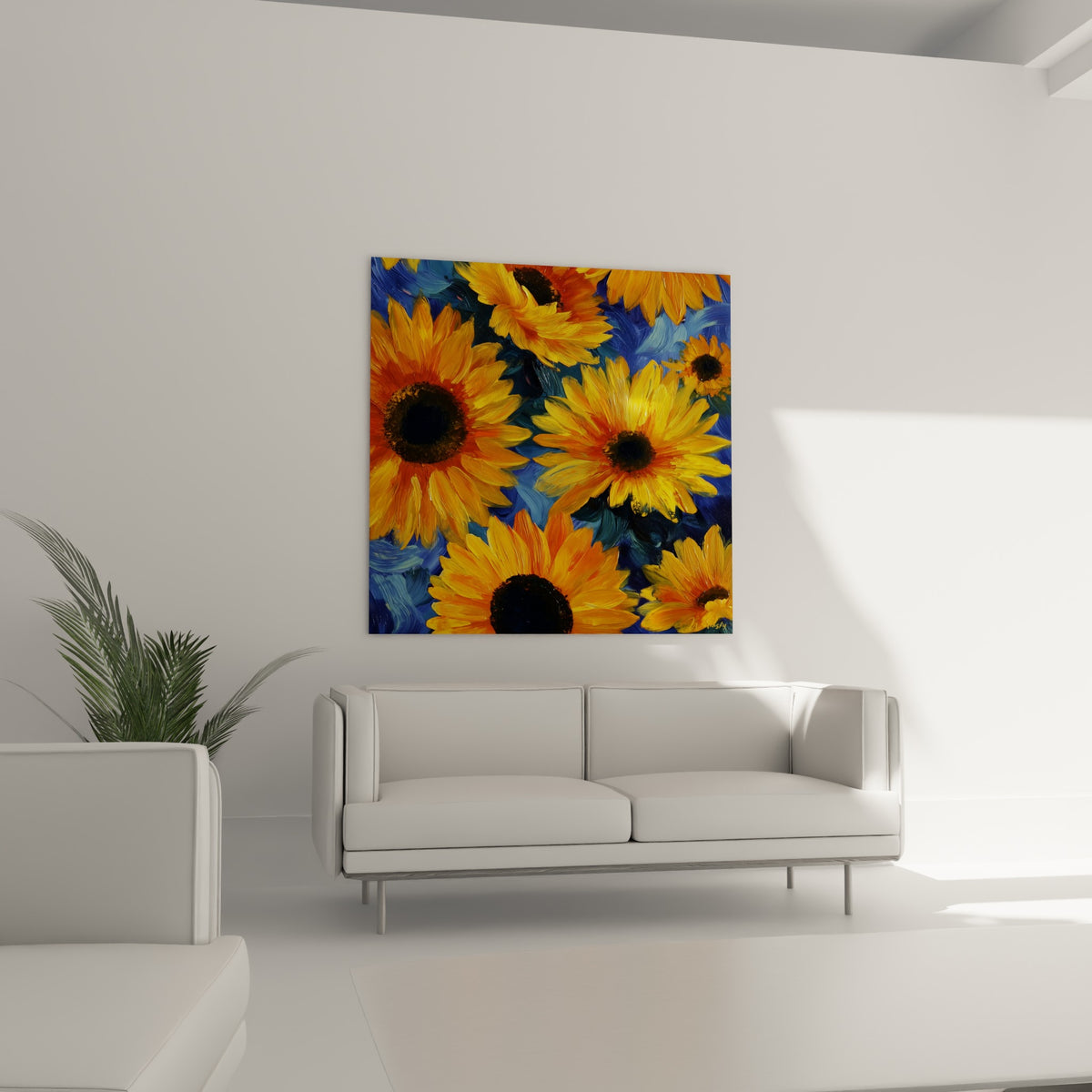 Grandes fleurs de tournesol orange et bleu turquoise disposées au-dessus d'un canapé dans un salon lumineux