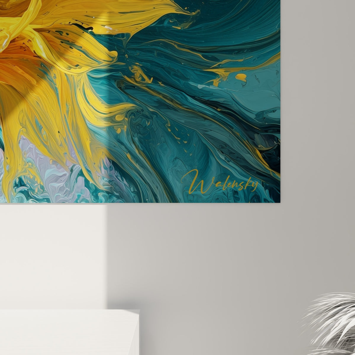 Empâtements dorés et coulures bleu-vert se mêlant sur la toile texturée du tournesol