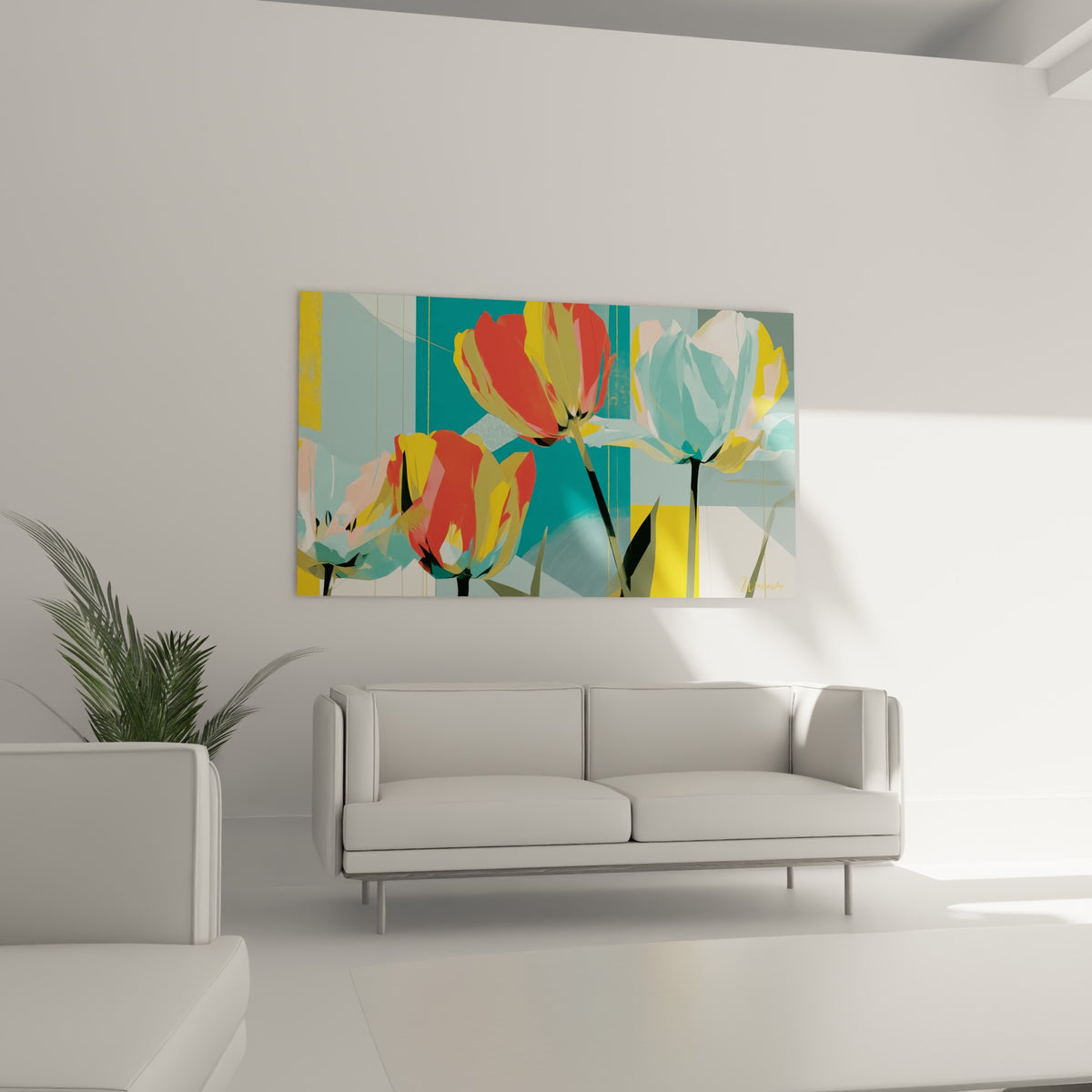 Bouquet de tulipes jaunes et rouges aux formes graphiques, au-dessus d'un canapé dans un salon lumineux