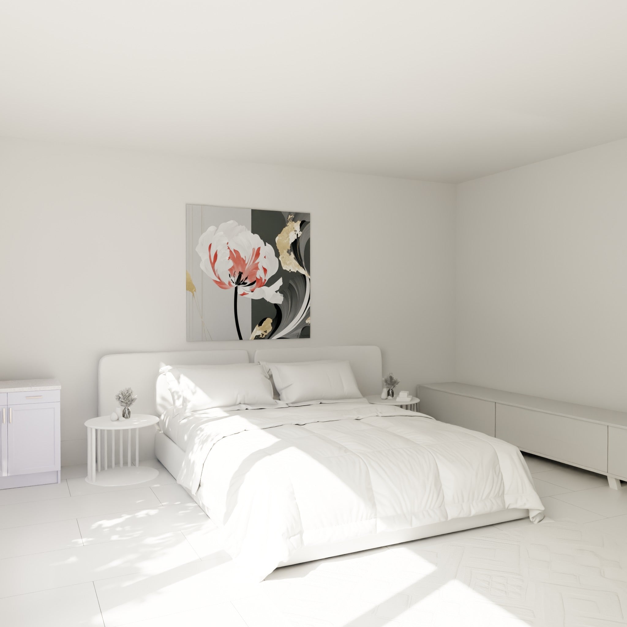Pétales blancs et corail de la tulipe accrochés au-dessus d'un lit dans une chambre claire.
