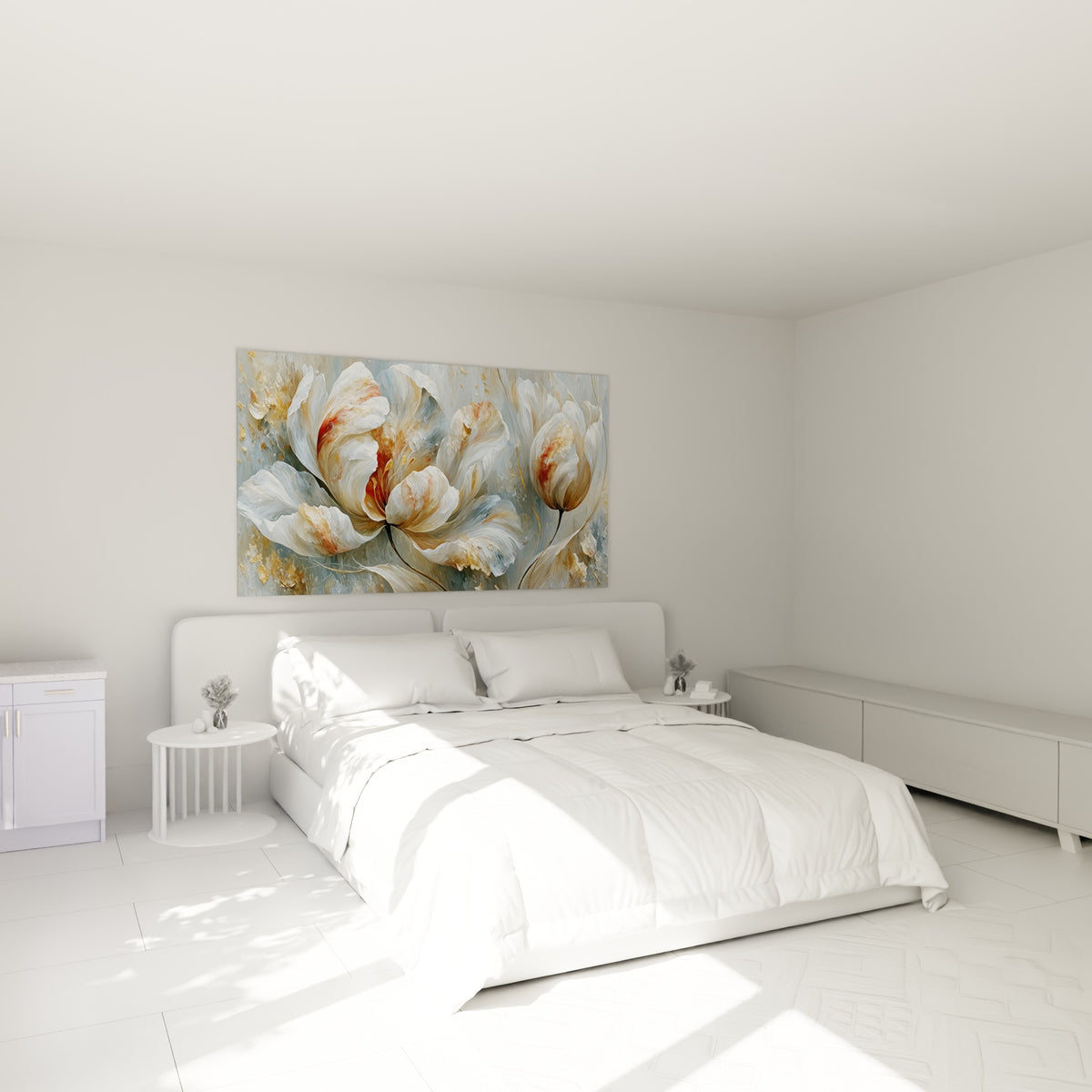 Pétales blancs et corail d'une tulipe peinte au-dessus d'un lit dans une chambre claire