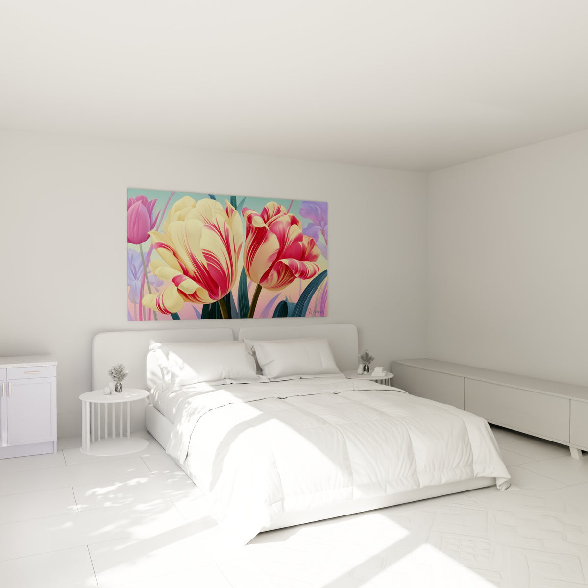 Corolles jaune crème et rose fuchsia peintes avec précision, accrochées au-dessus d'un lit dans une chambre claire.