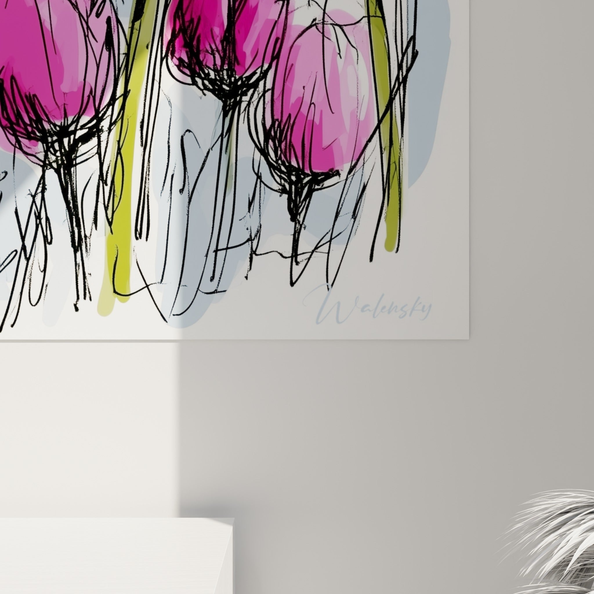 Détail du trait noir dense et du rose fuchsia texturé sur le fond bleu pastel de l'œuvre