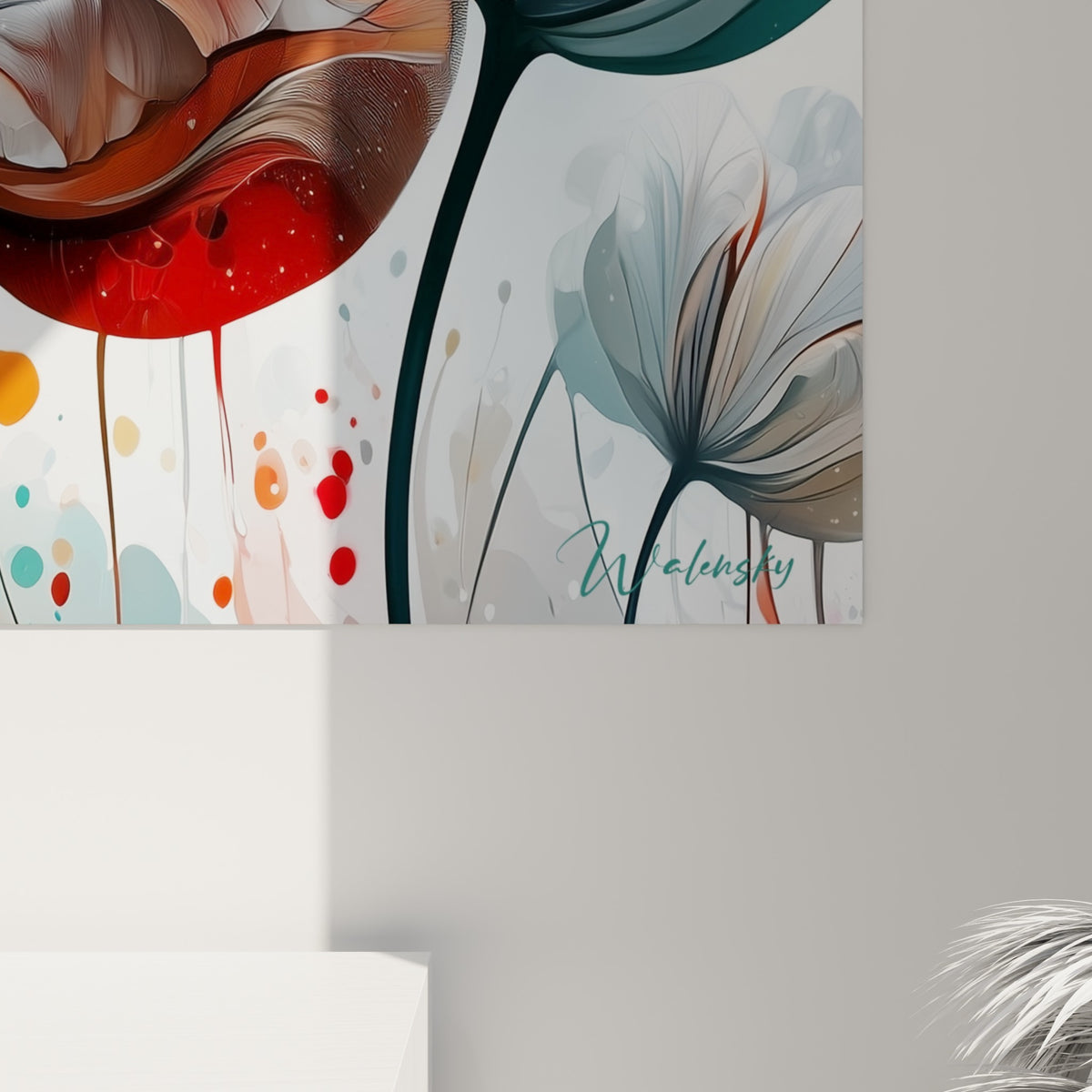 Pétales translucides orange et turquoise avec éclaboussures rouges, matière aquarelle visible de près