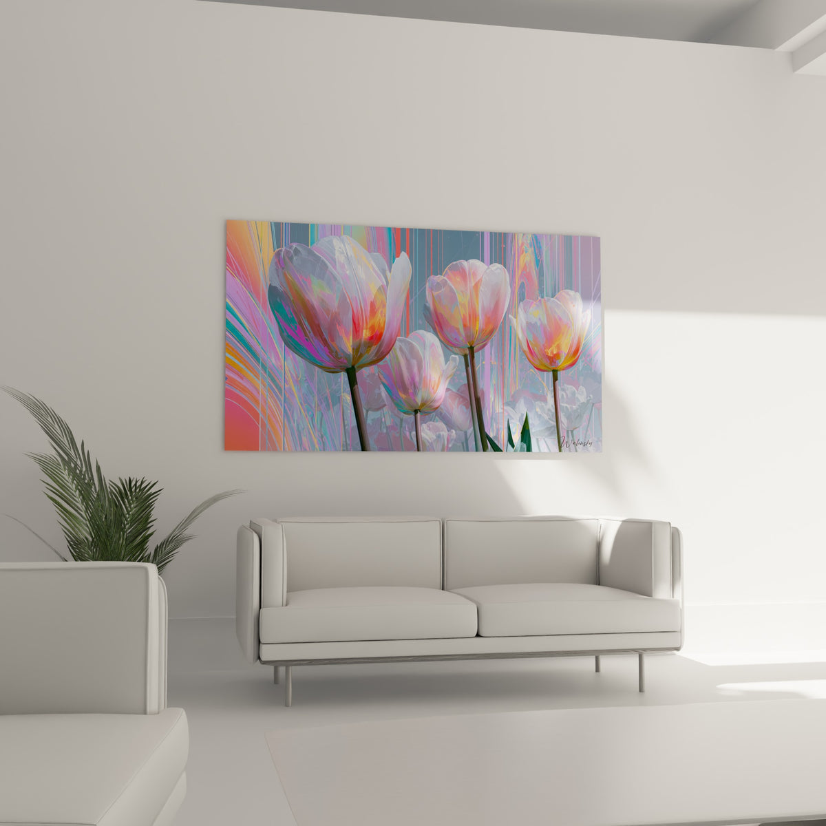 Fleurs élancées turquoise et corail de la composition Tulipe au-dessus d'un canapé dans un salon lumineux