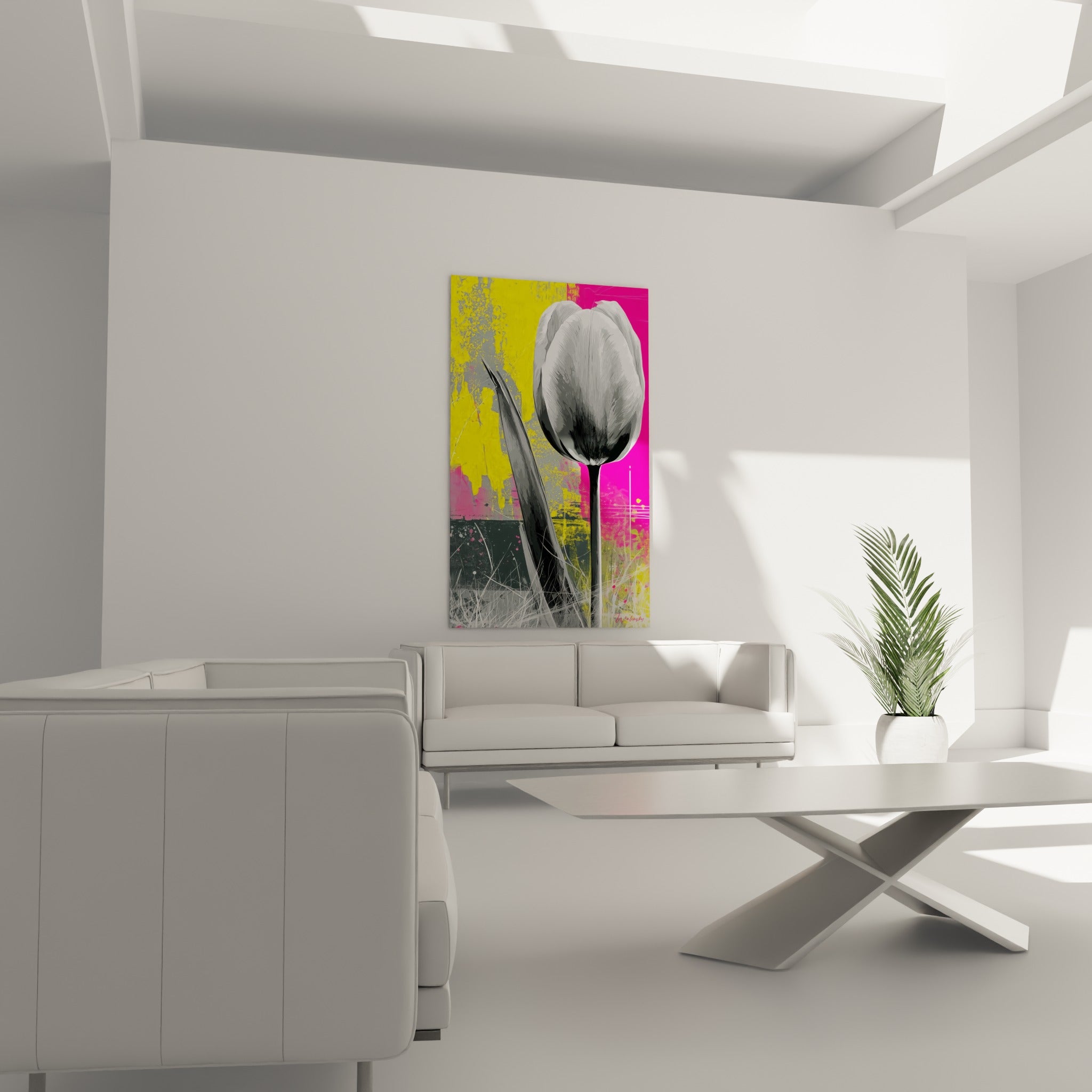 Tulipe anthracite sur fond jaune vif orne un mur au-dessus d'un canapé dans un salon lumineux