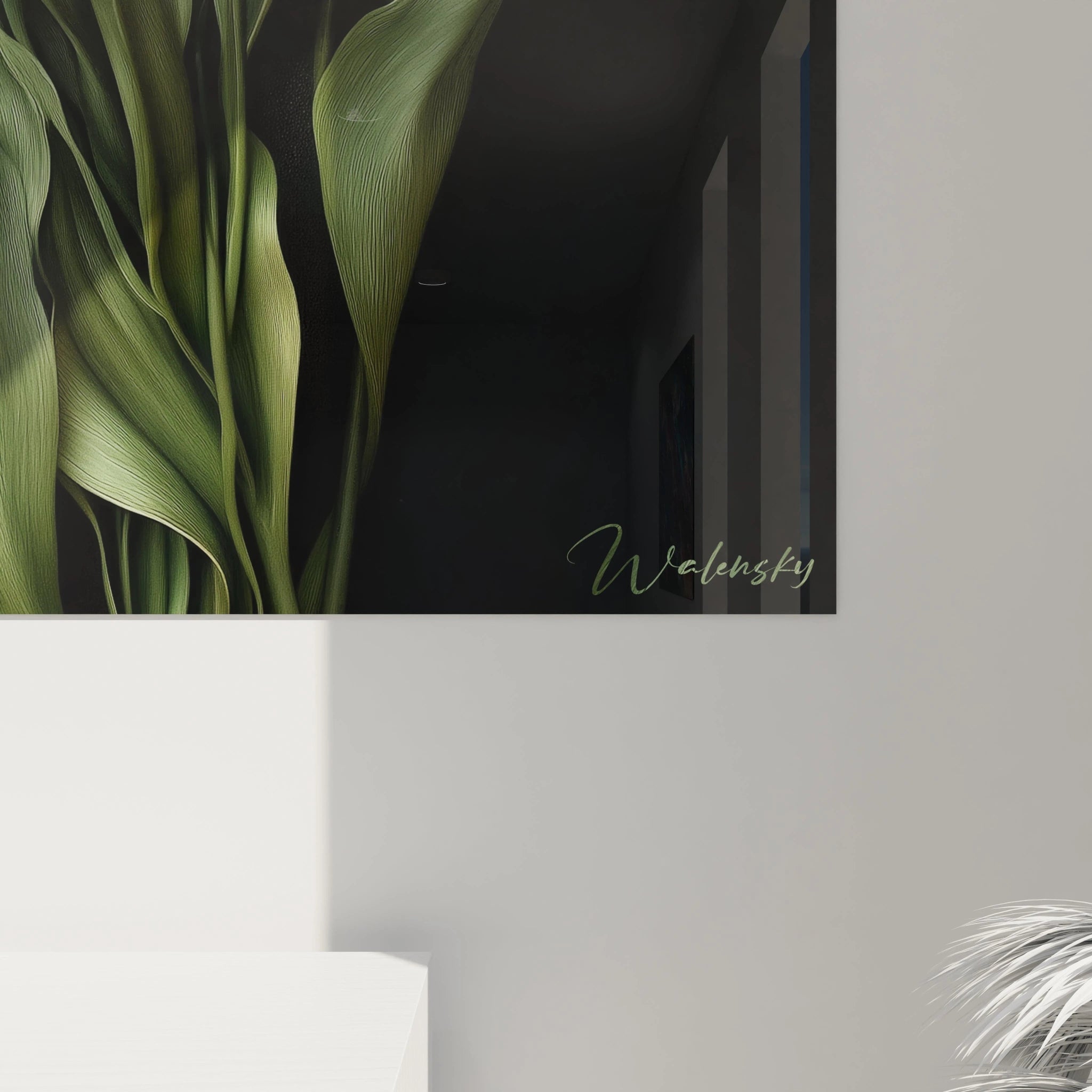 Un tableau Tulipe nature affichant des tulipes rouges aux formes détaillées, avec des feuilles vertes aux bords ondulés, se détachant sur un fond noir profond, mettant en avant le relief des fleurs.