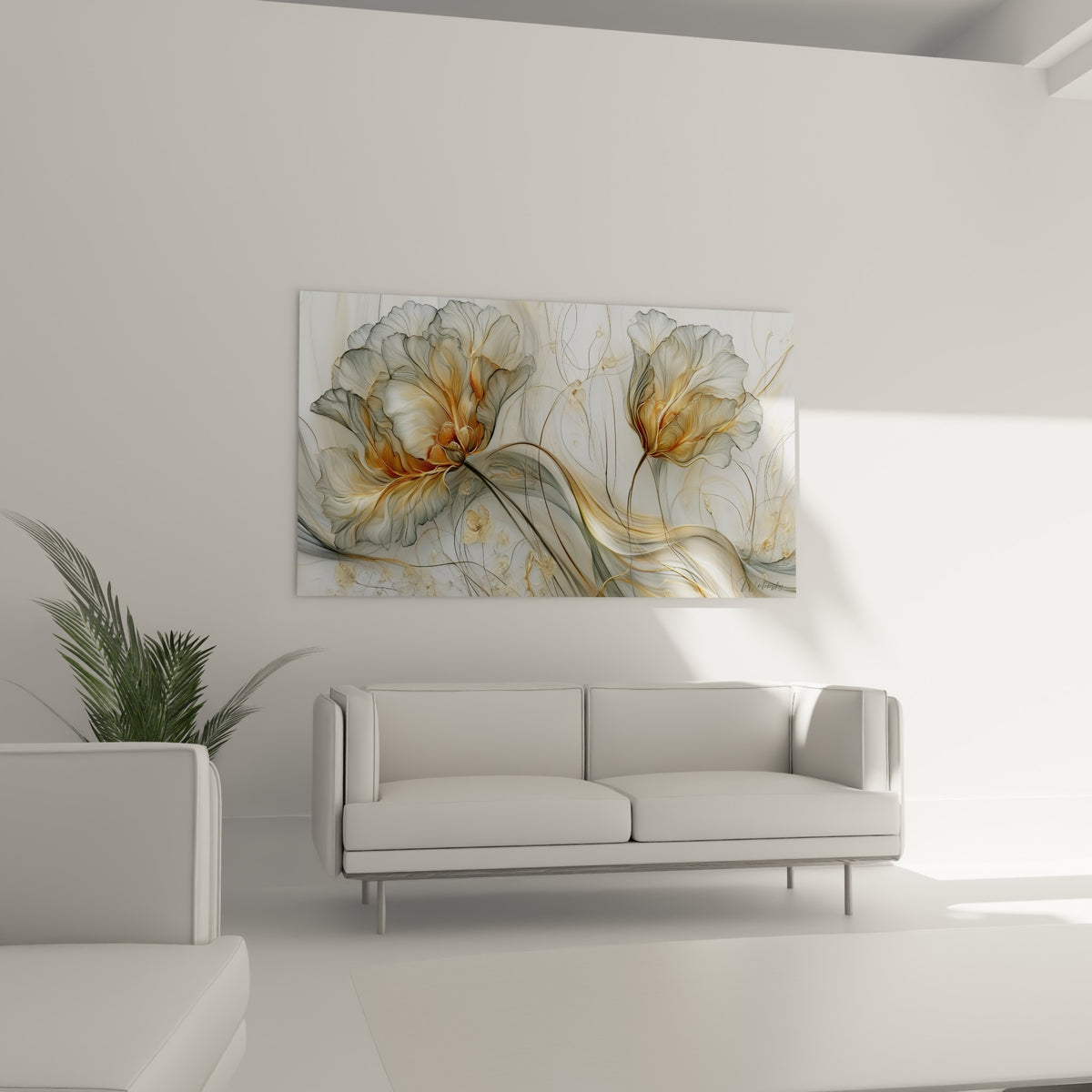 Pétales de tulipe anthracite et ocre traversés de volutes dorées, au-dessus d'un canapé dans un salon lumineux
