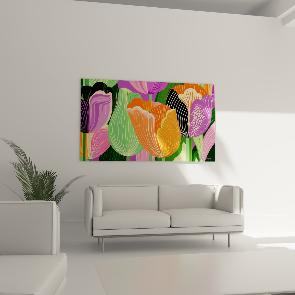 Pétales de tulipe orange vif et violet pommelé se déploient au-dessus d'un canapé dans un salon lumineux