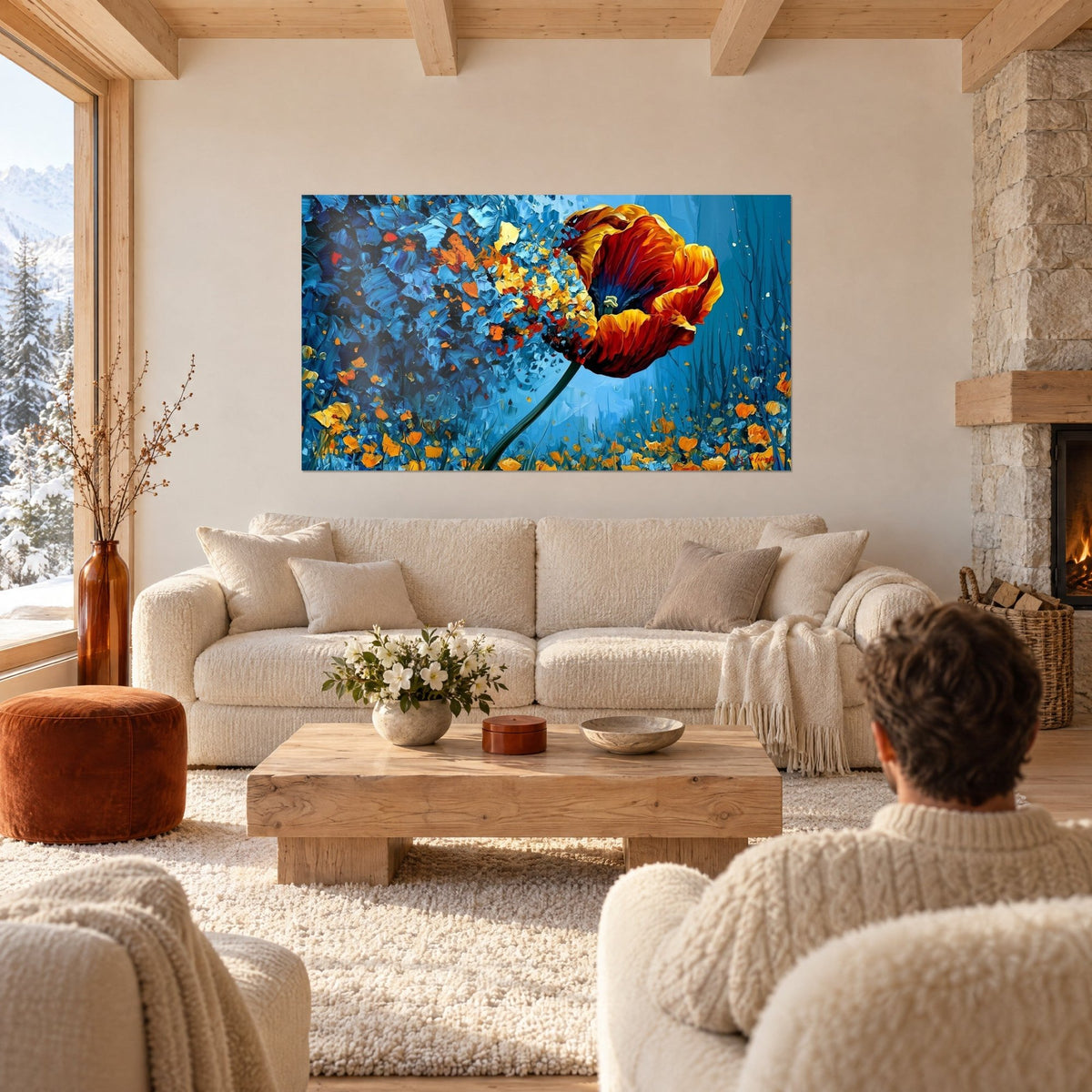 Tableau tulipe orangée aux pétales éclatés en éclats bleus et jaunes, au-dessus d'un canapé dans un salon lumineux