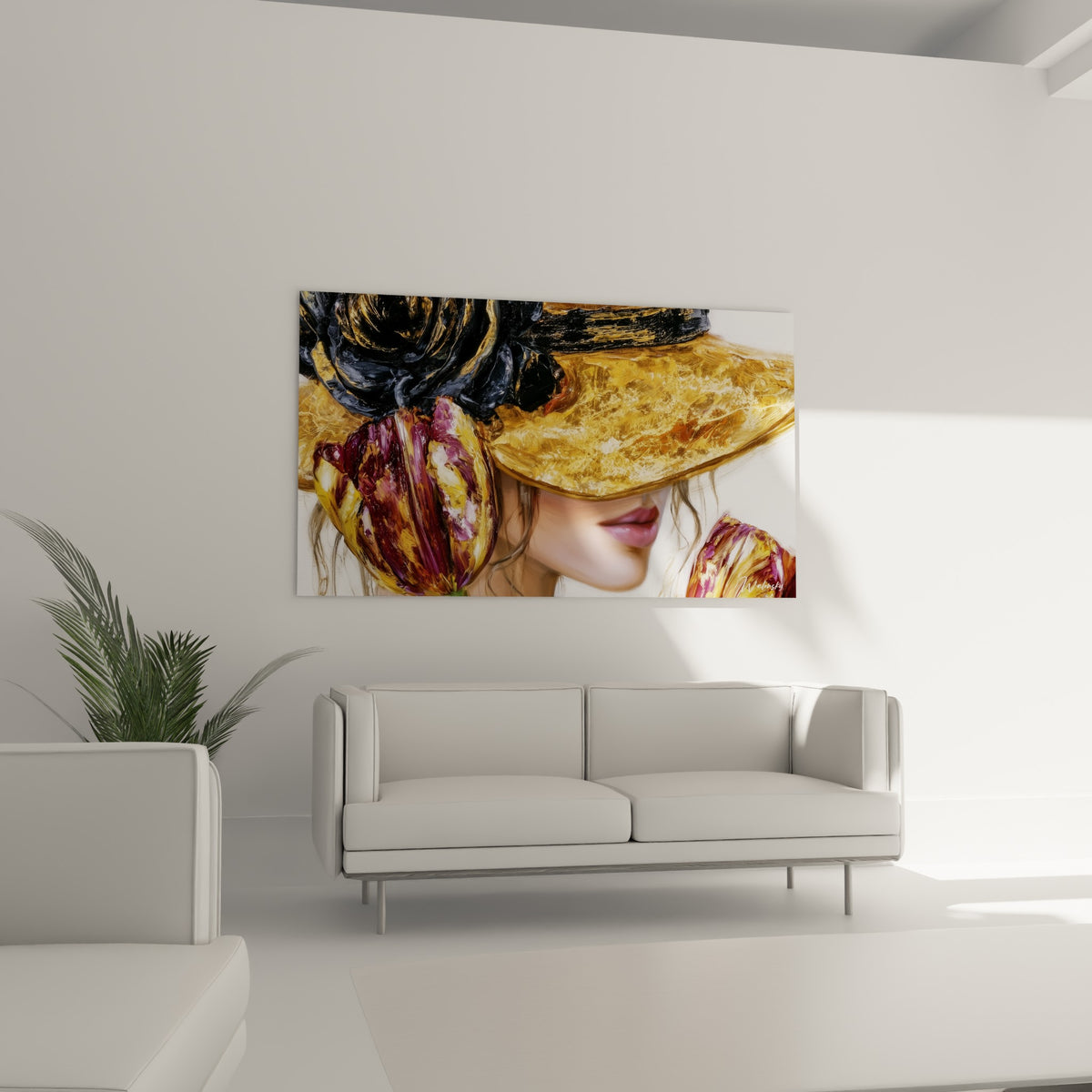 Tulipe apporte sa touche dorée et bordeaux au-dessus d'un canapé dans un salon lumineux