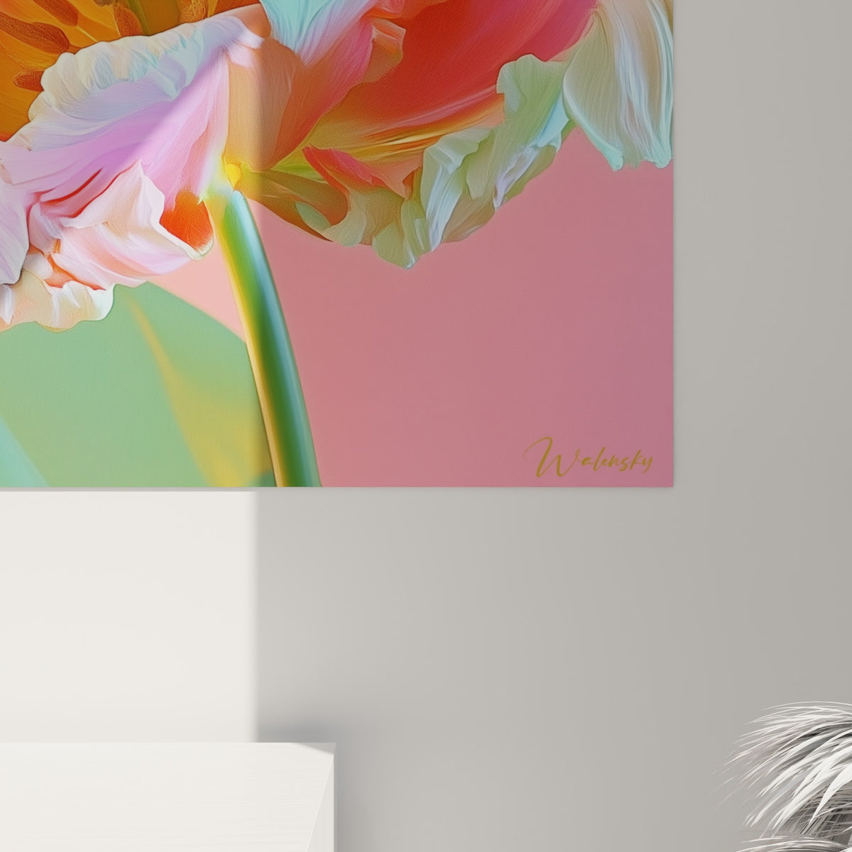 Empâtements et coulures corail, orangé et menthe visibles sur la toile texturée de la Tulipe