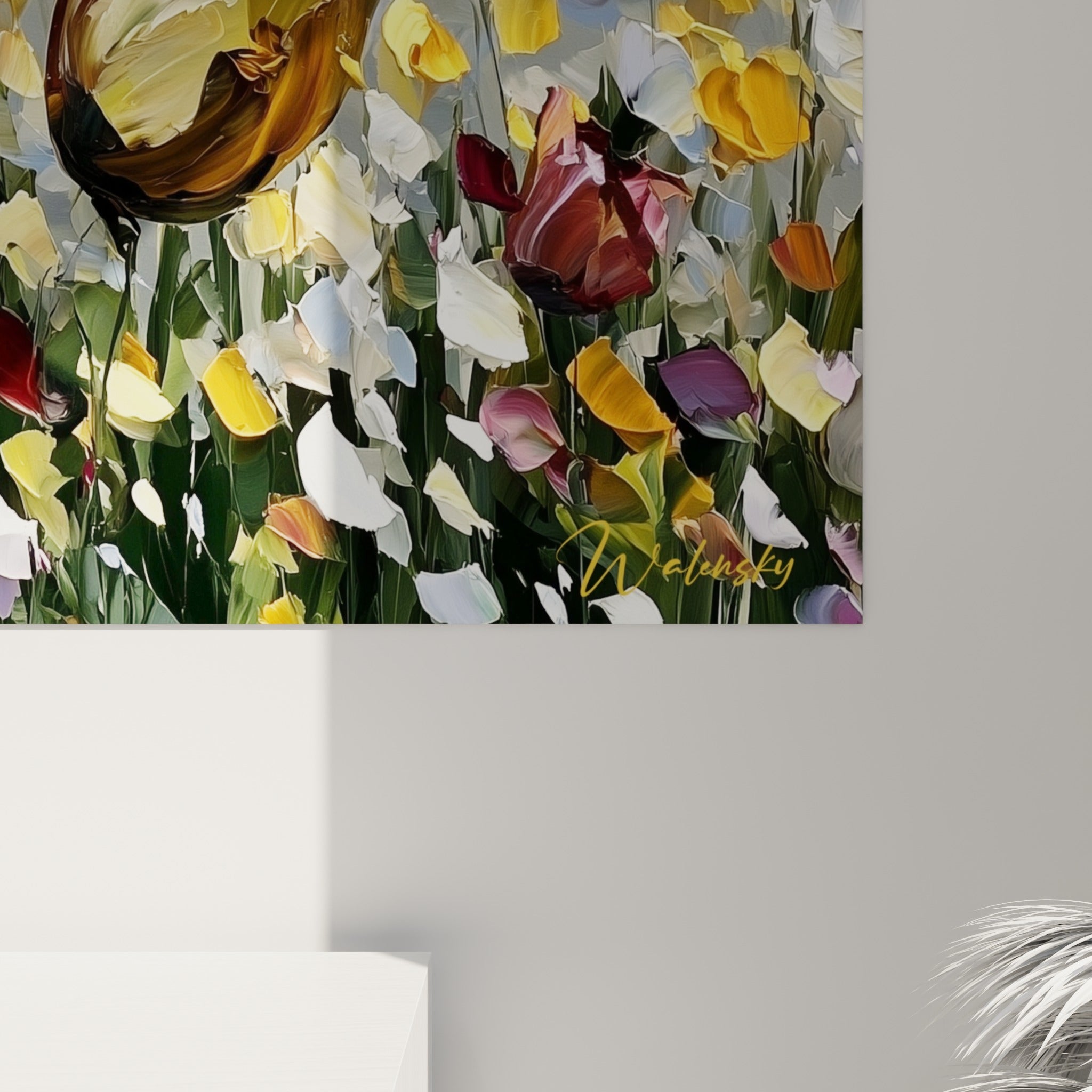 Empâtements épais et coulures dorées, ocre et blanches visibles de près sur la toile de tulipes